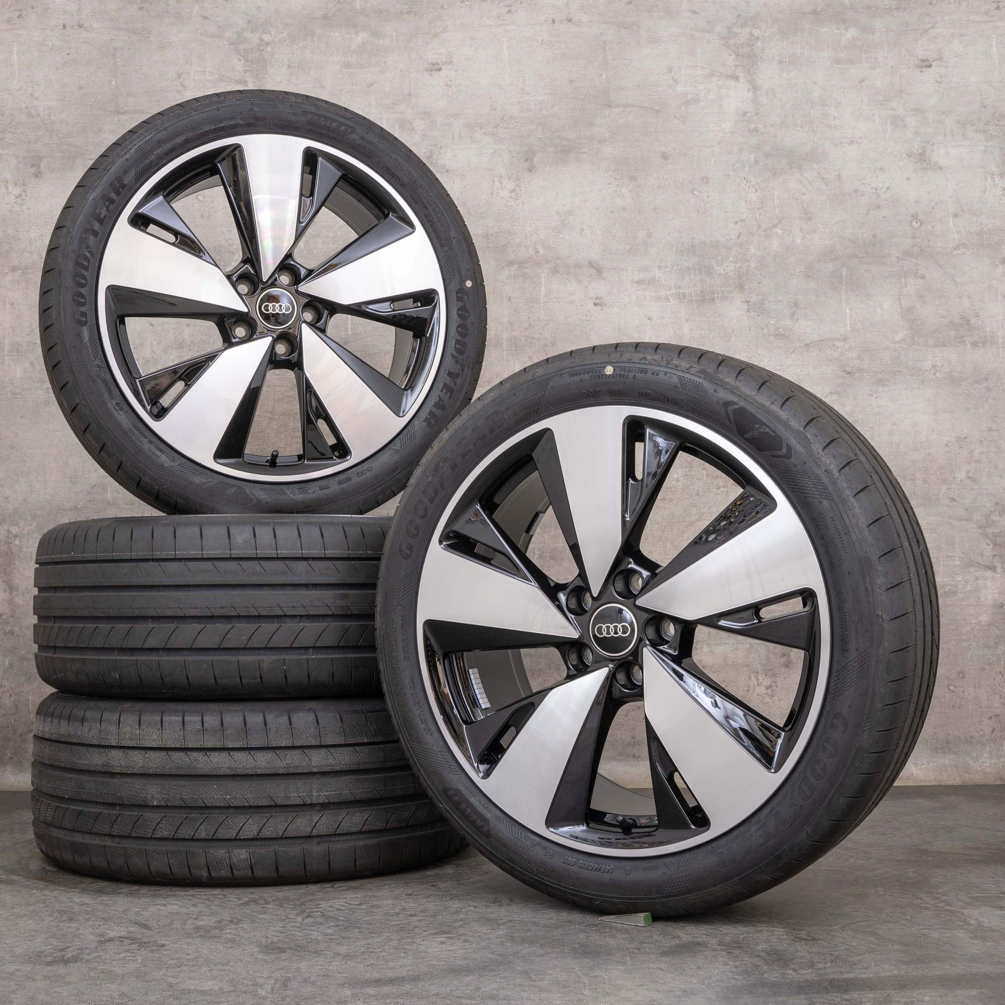 Original Audi A5 S5 Felgen 19 Zoll B10 Sommerräder 8B3601025AR schwarz glanzgedreht