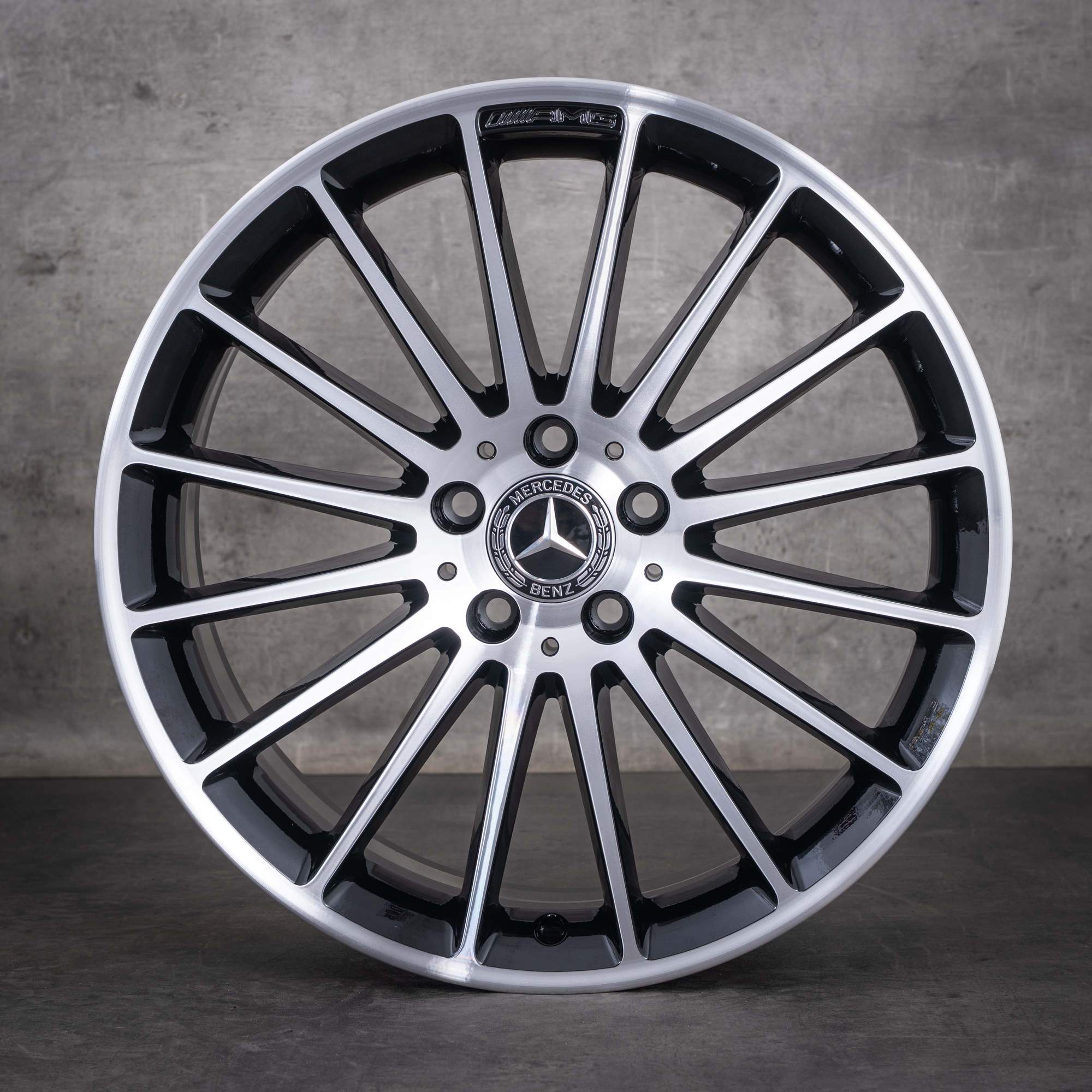 Original Mercedes Benz A-Klasse A 45 CLA 45 AMG Winterräder 19 Zoll W176 C117 X117 Felgen A1764010502 schwarz Front glanzgedreht NEU