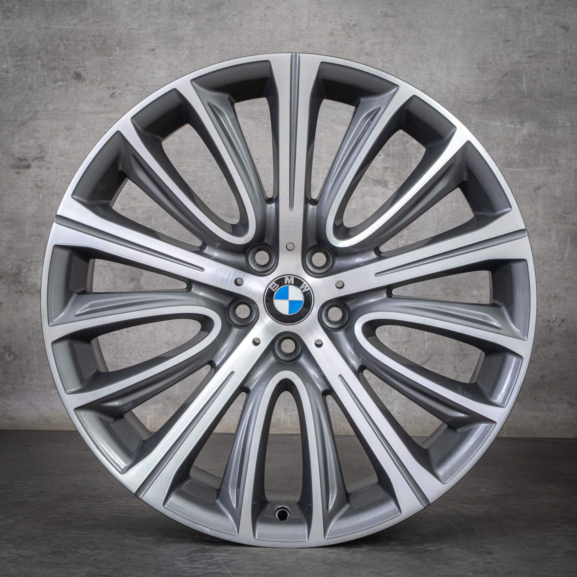 Oryginalne felgi BMW serii 7 6 20 cali G11 G12 G32 6863110 6863111 Styling 628 ferric grey polerowane