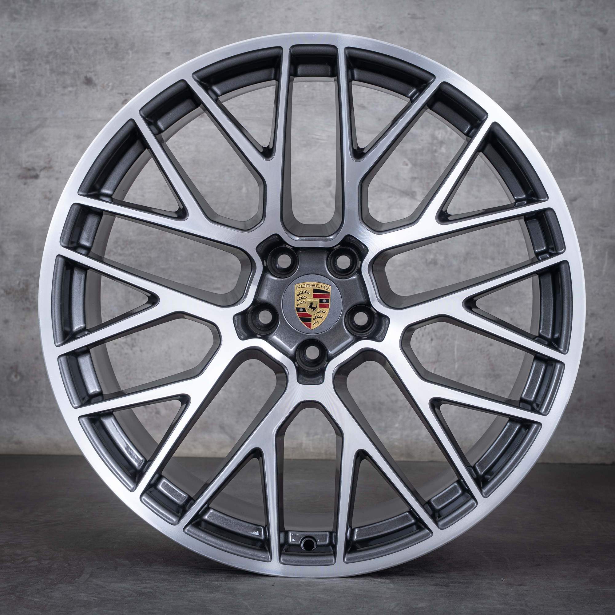 Oryginalne felgi Porsche Macan II 21 cali 95B601025DL 95B601025DM RS Spyder tytanowe polerowane