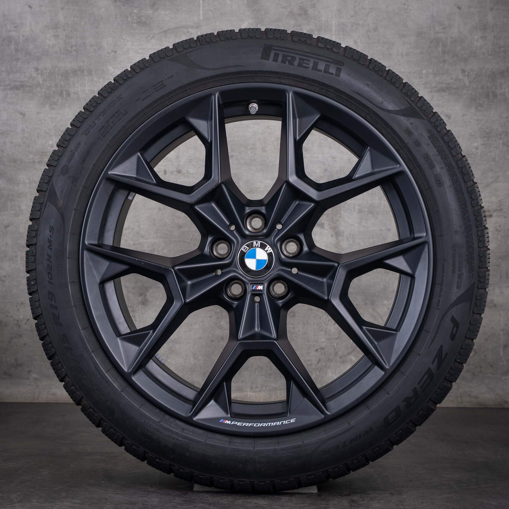 Oryginalne koła zimowe do BMW serii 5 i5 19 cali felgi G60 G61 stylizacja 942 M 5A324F4 5A324F5 matowa czerń