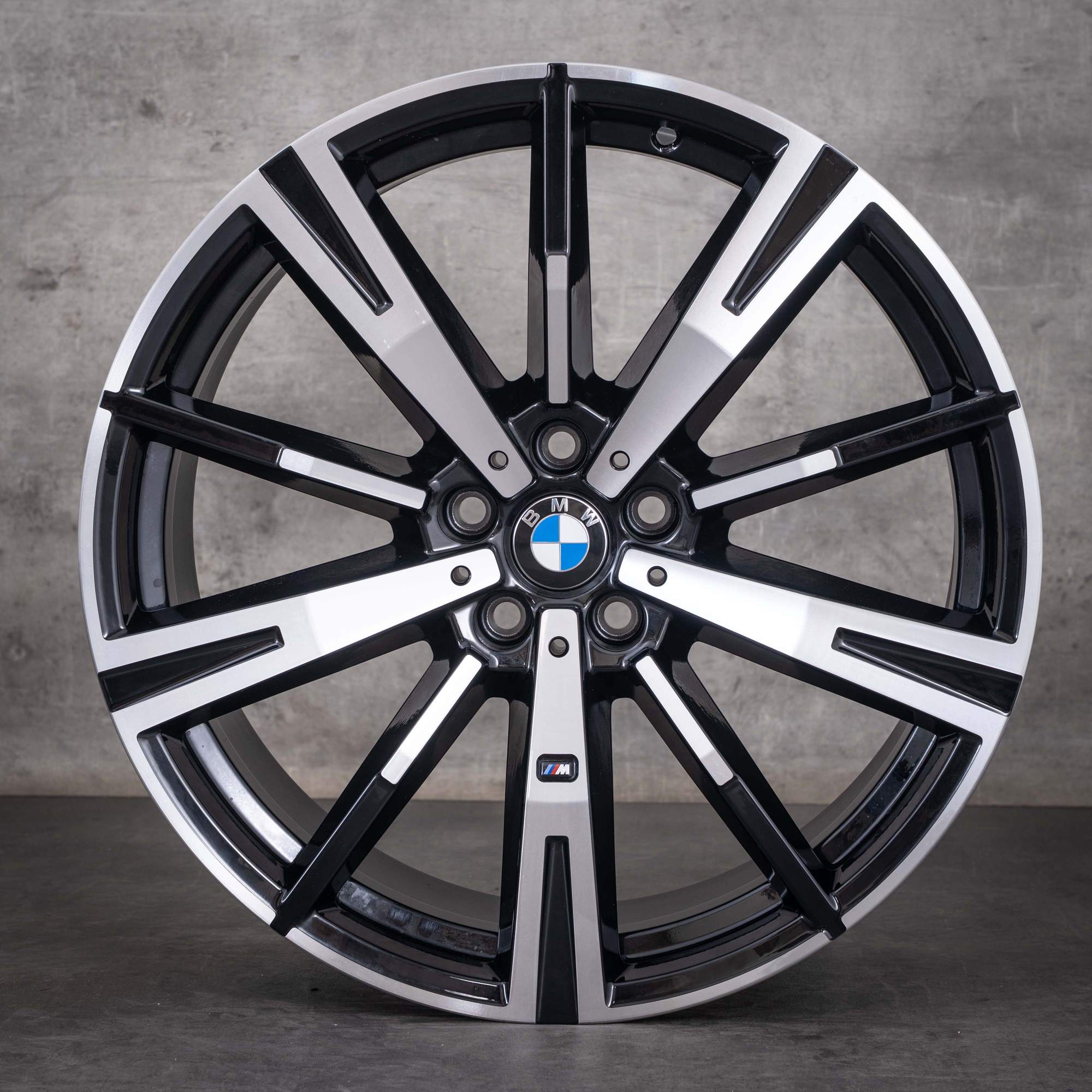 Oryginalne felgi BMW serii 5 i5 20 cali G60 G61 Styling 938 M 5A324E6 5A324E7 czarne w technologii diamond cut z połyskiem