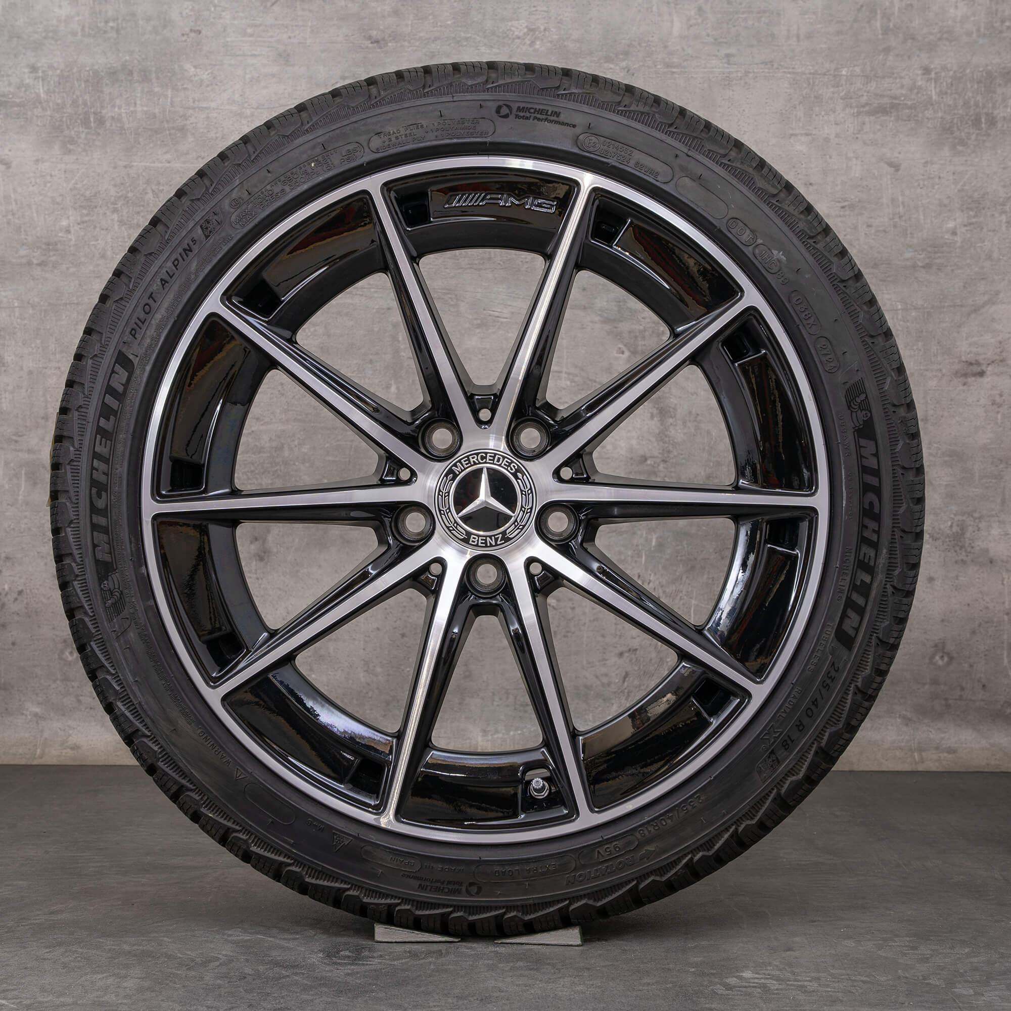 Oryginalne koła zimowe Mercedes Benz Klasa A A35 AMG 4Matic 18 cali W177 V177 Felgi A1774014300 czarne polerowane