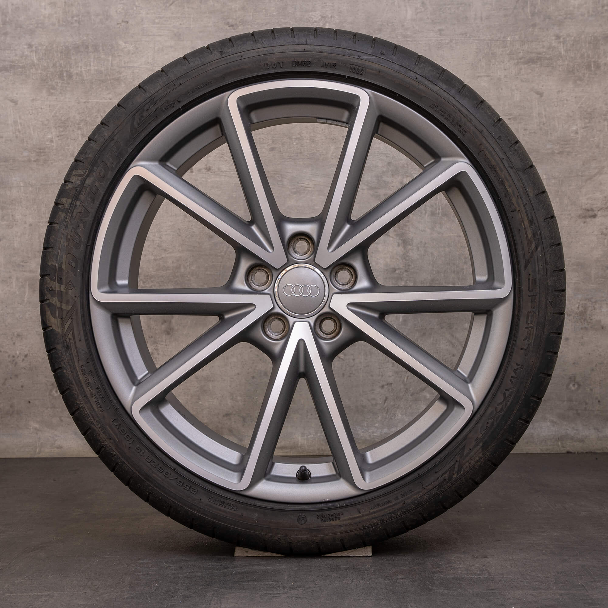 Original 19palcové letní kola Audi A4 S4 B8 8K 8K0601025CT titanově matné leštěné