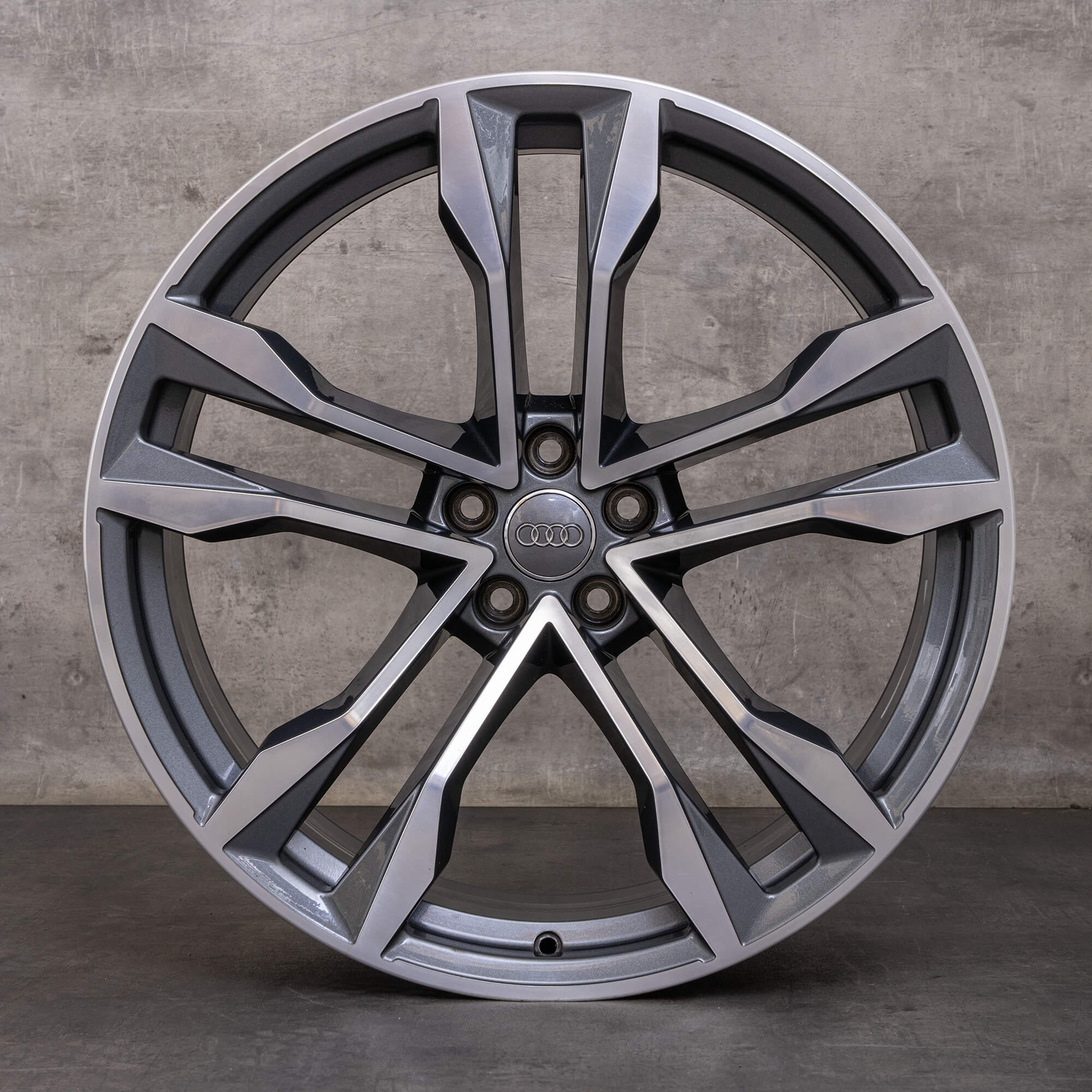 Oryginalne felgi Audi Q8 SQ8 22 cale 4M8 4M8601025J tytanowe polerowane