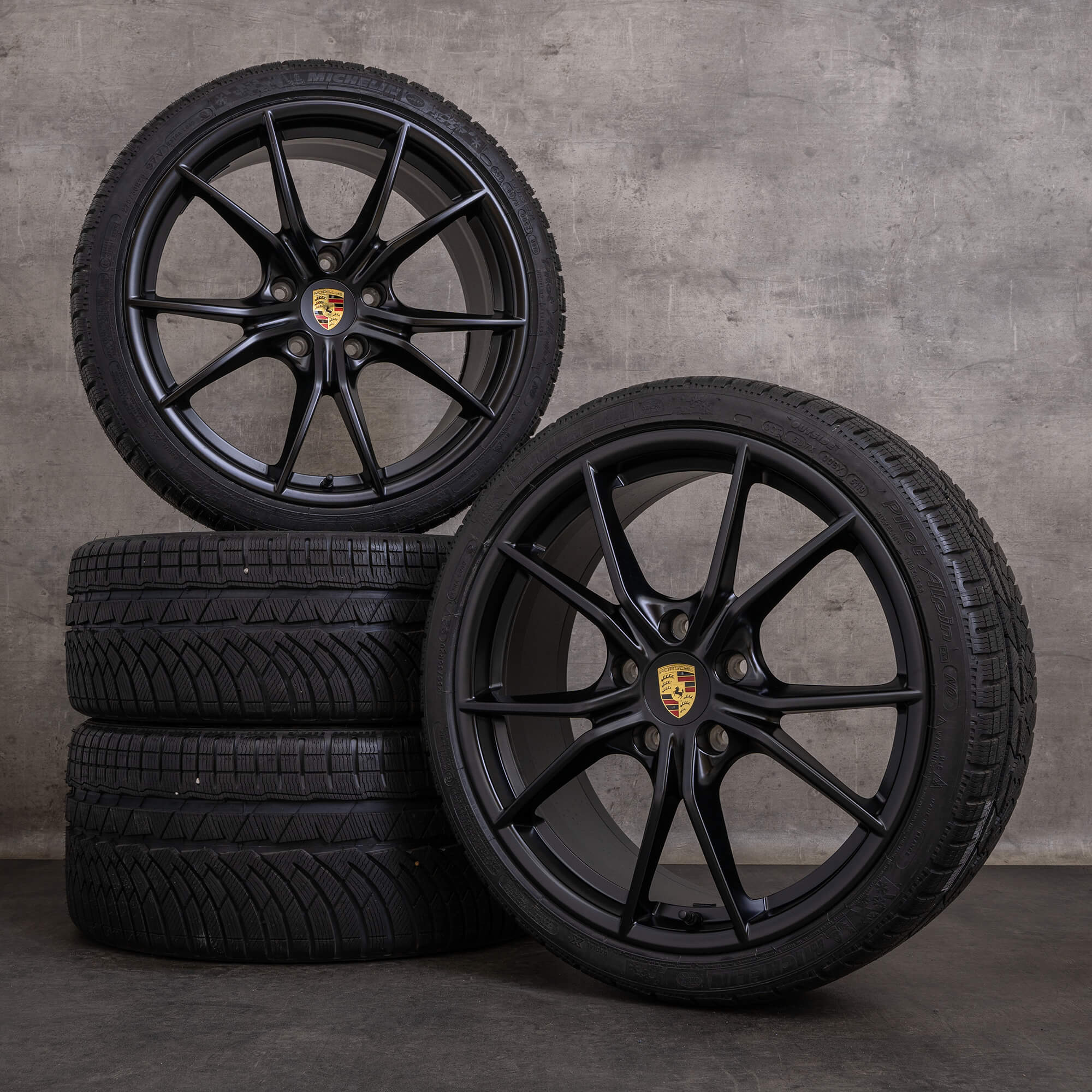 Original zimní pneu s disky Porsche Boxster Cayman 718 20palcové ráfky na auto 982 982601025AJ 982601025AK černá matná