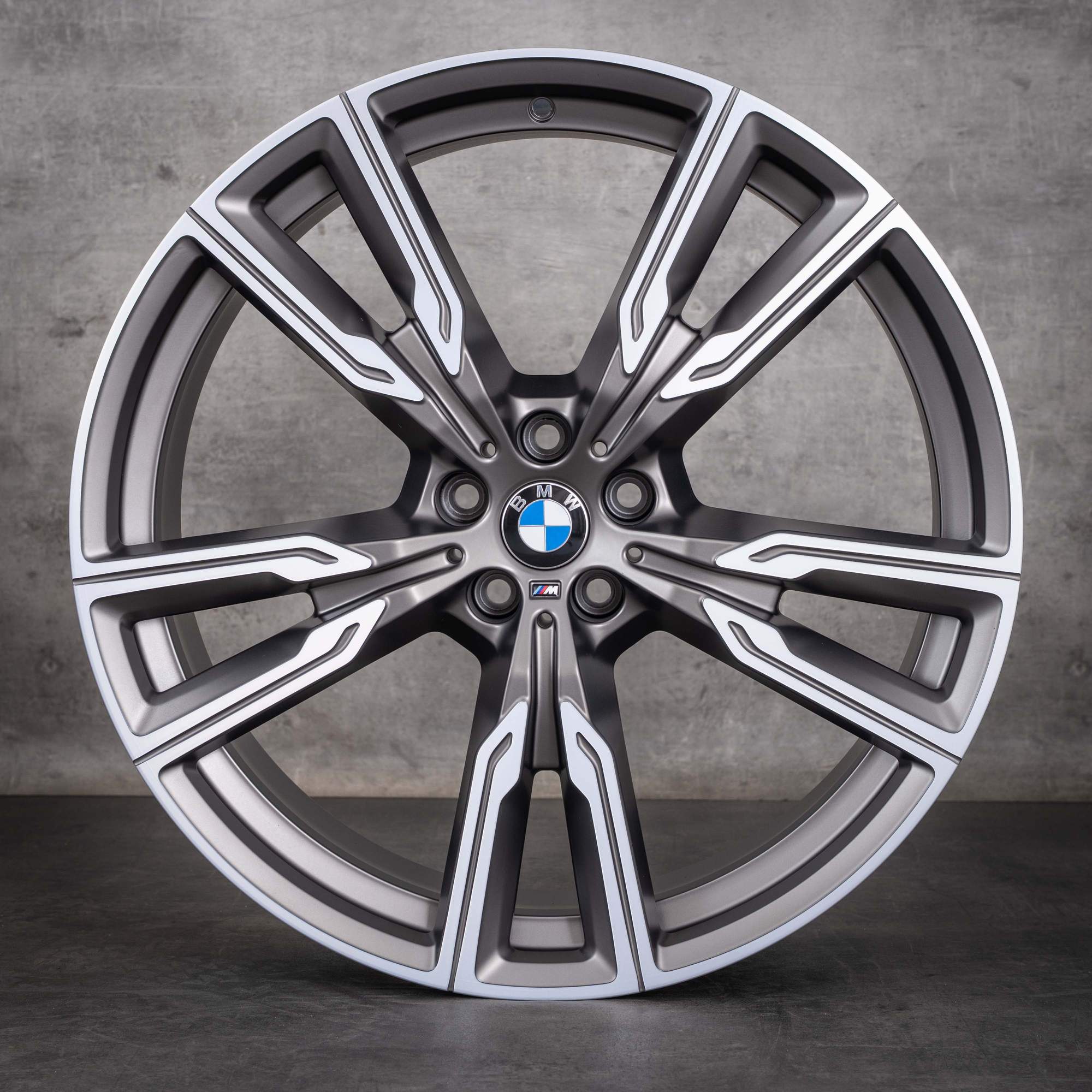 Oryginalne felgi BMW X5 X6 22 cale G05 G06 Styling 747 M 8072002 8072003 w kolorze cerium grey, Polerowane na wysoki połysk, NOWE