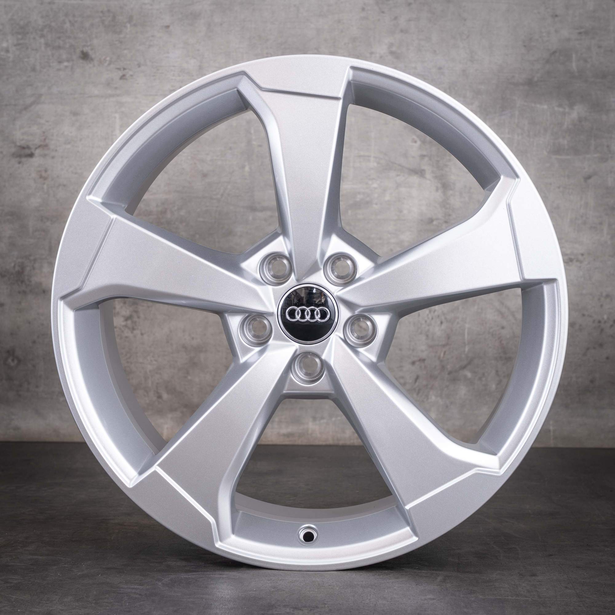 Oryginalne felgi do Audi A3 S3 RS3 19 cali 8V 8V0601025CG wzór Rotor II srebrny połysk NOWE