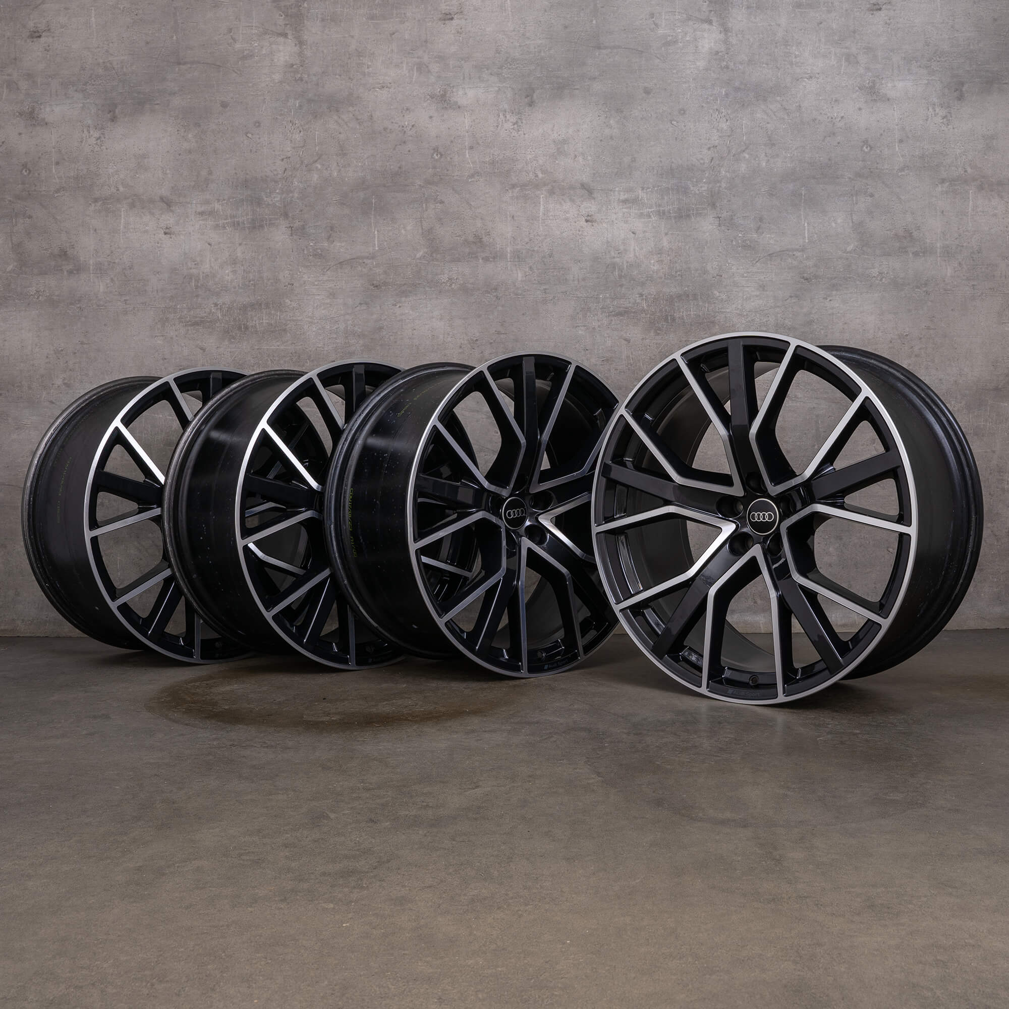 Originální disky Audi Q8 SQ8 22 palců 4M8 4M8601025Q černé leštěné