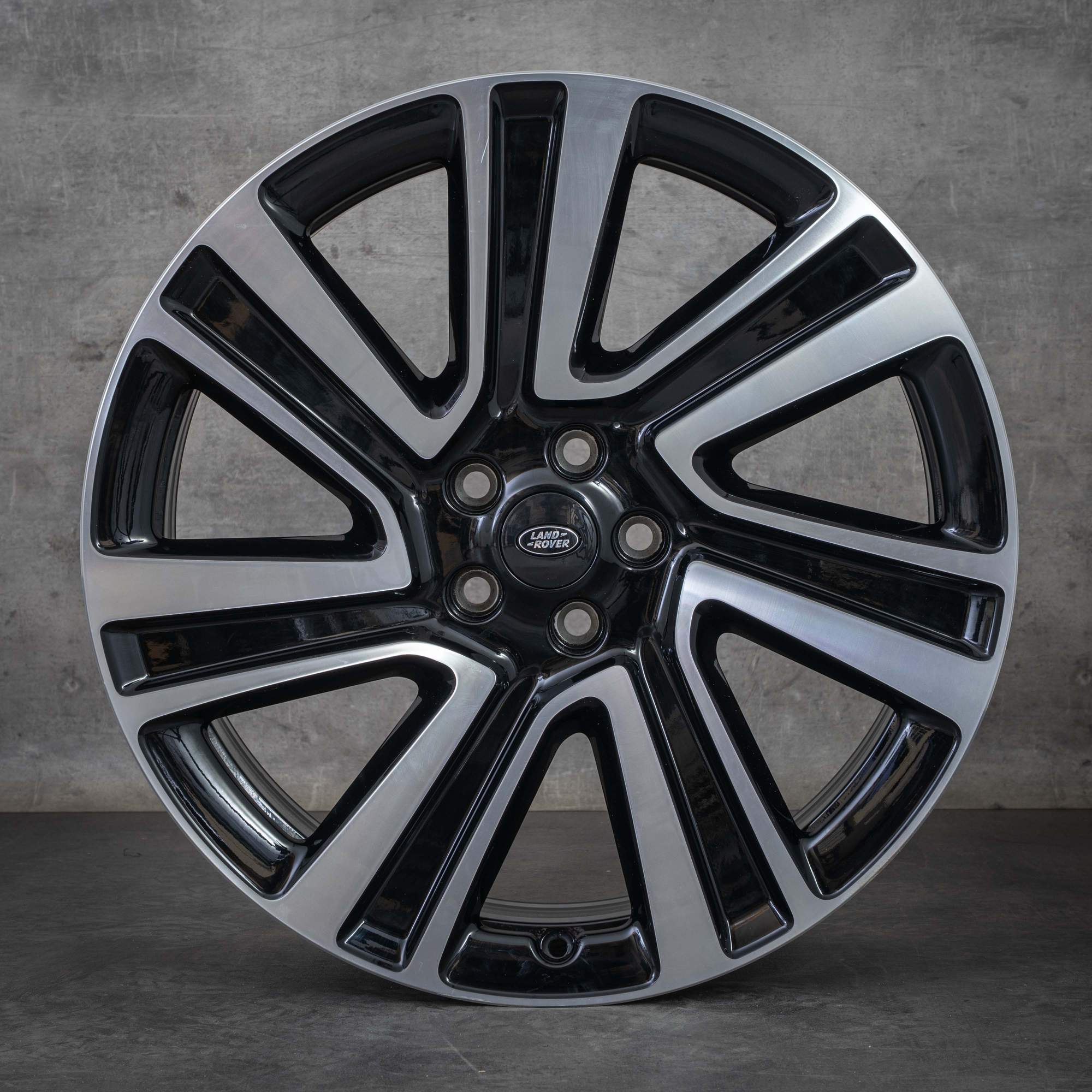 Oryginalne felgi Land Rover Range Sport 22 cale L460 N8EM-1007-GA czarne polerowane
