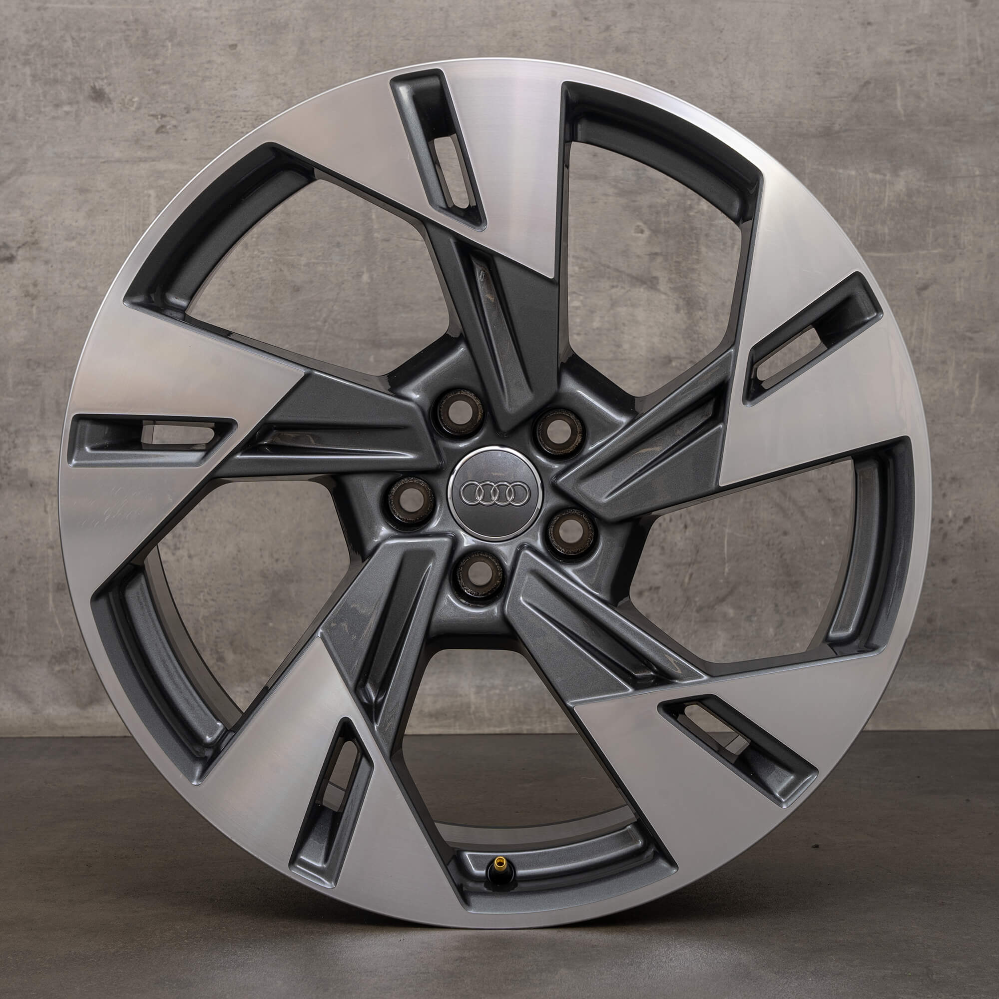 Jante Audi 20 inch Jante din aluminiu Q8 e-tron GE 4KE601025T Design dinamic cu