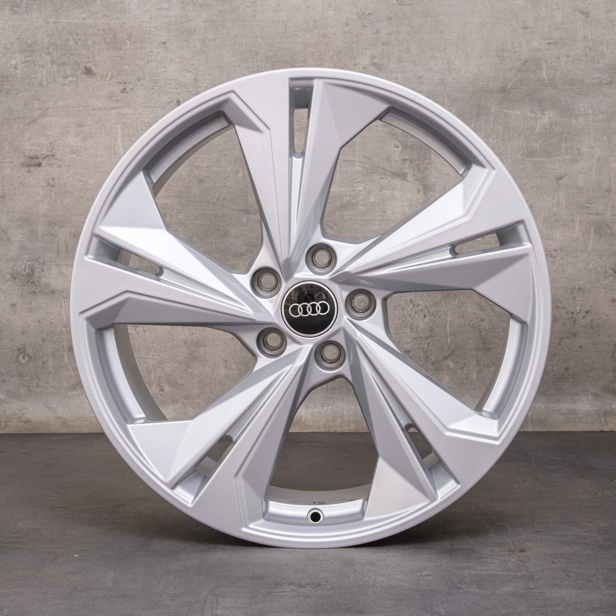 Originální disky Audi A3 S3 RS3 19 palců 8V 8Y 8Y0601025K stříbrné lesklé