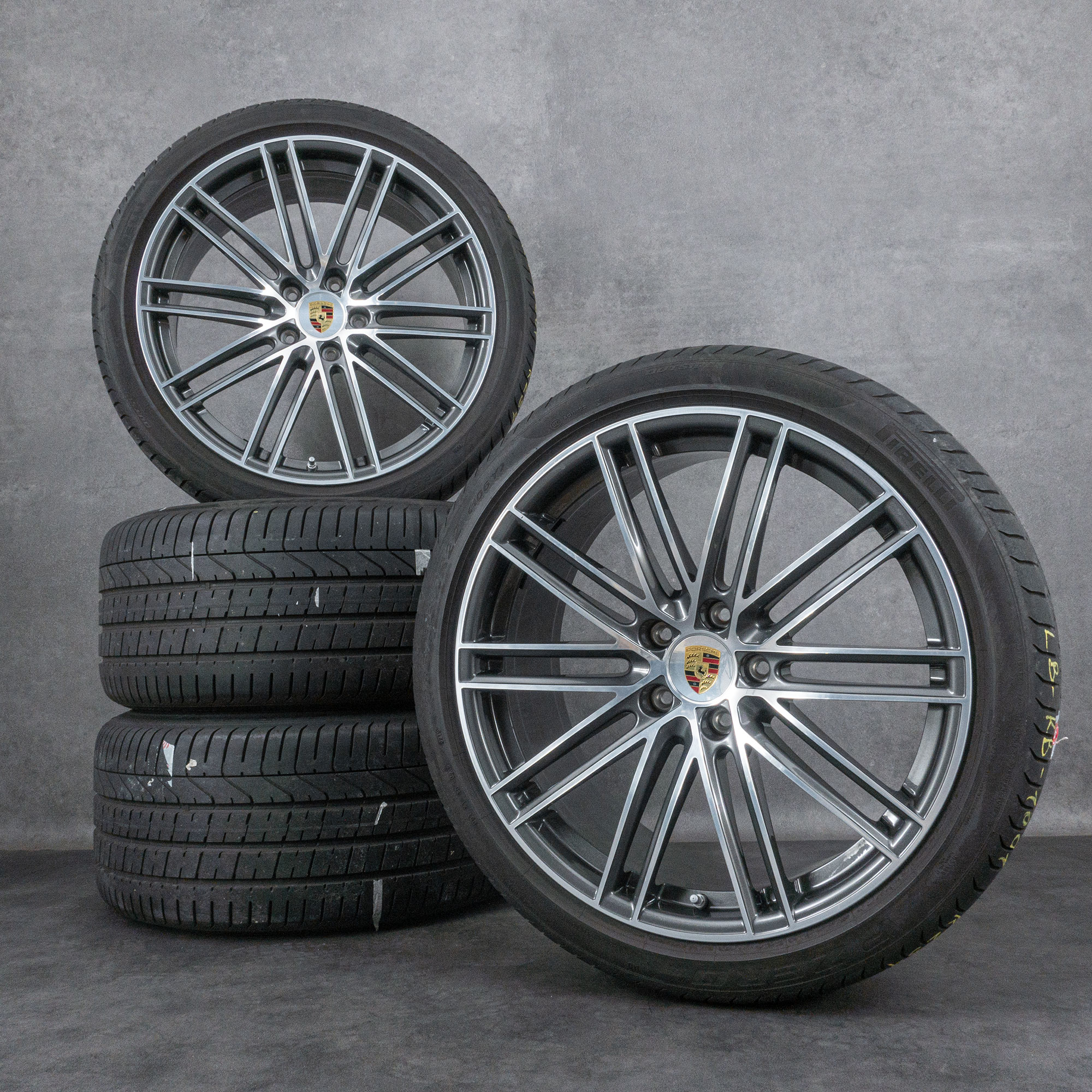 Originální 22 palcové letni pneumatiky Porsche Cayenne 9YA E3 Turbo IV OC6