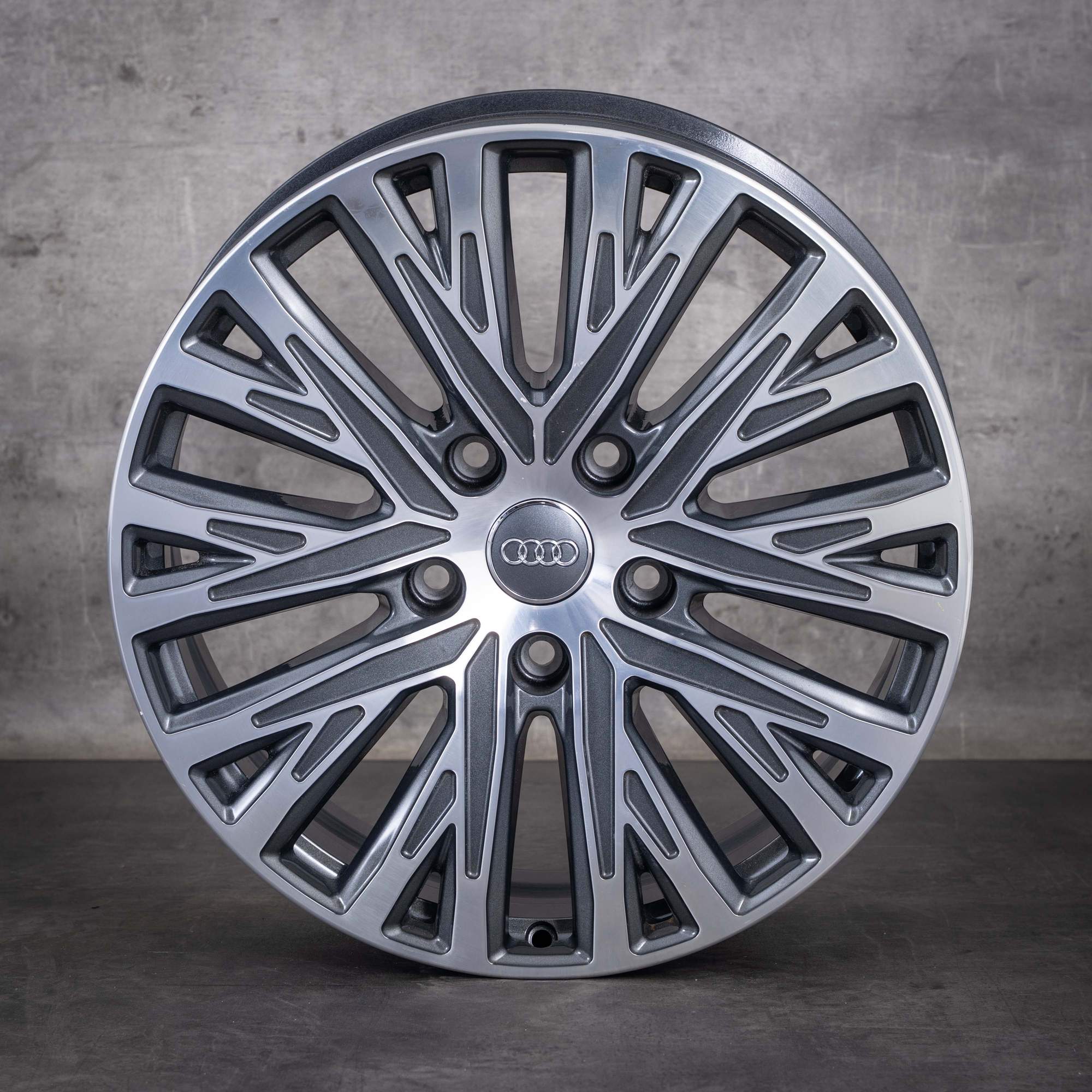 Audi-fälgar Pax A8 4H pansrade 245 R490 ET62 4N6601023 pansarfordon skottsäkra