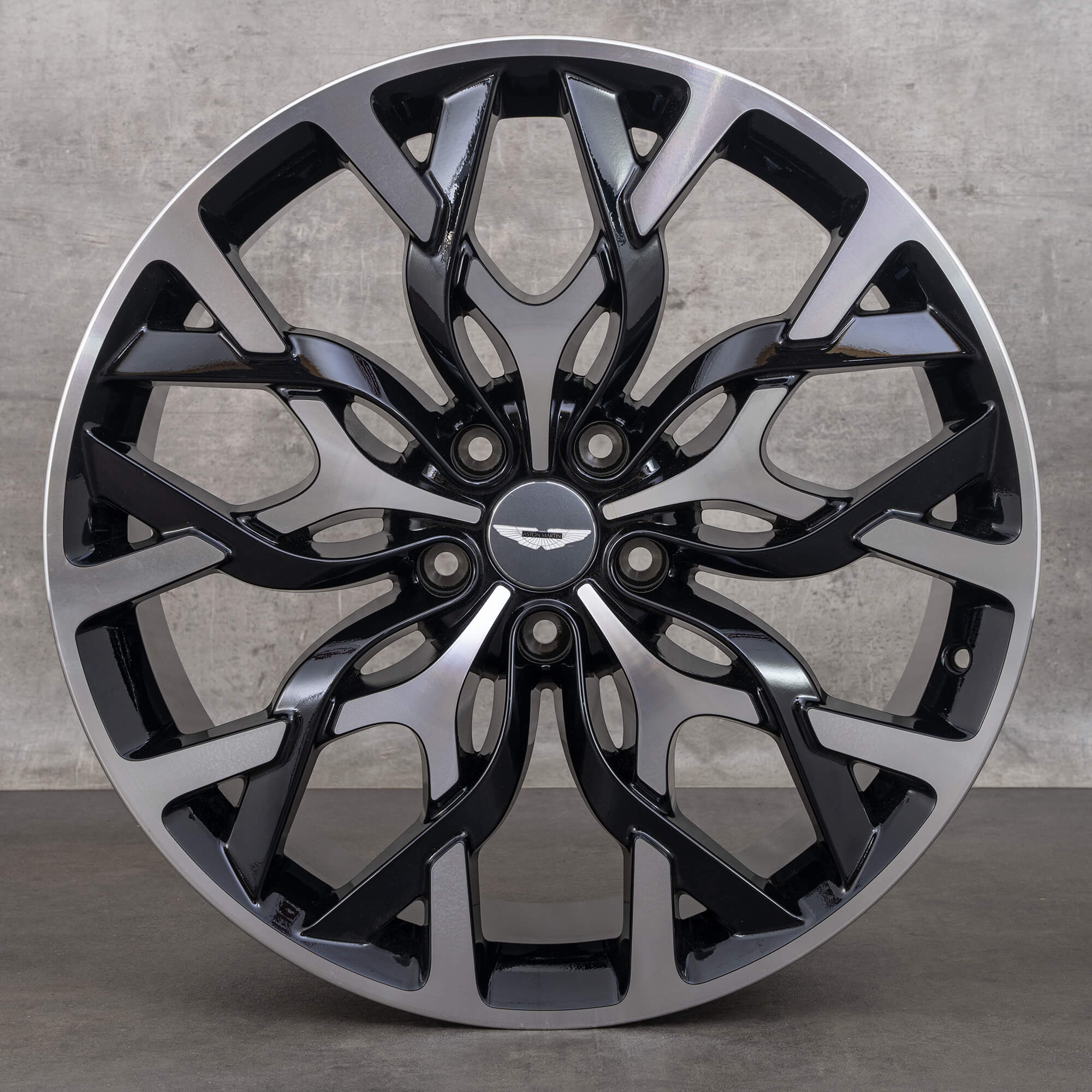 1x Aston Martin DBX cerchio da 22 pollici cerchio in alluminio MY83-1007-JA