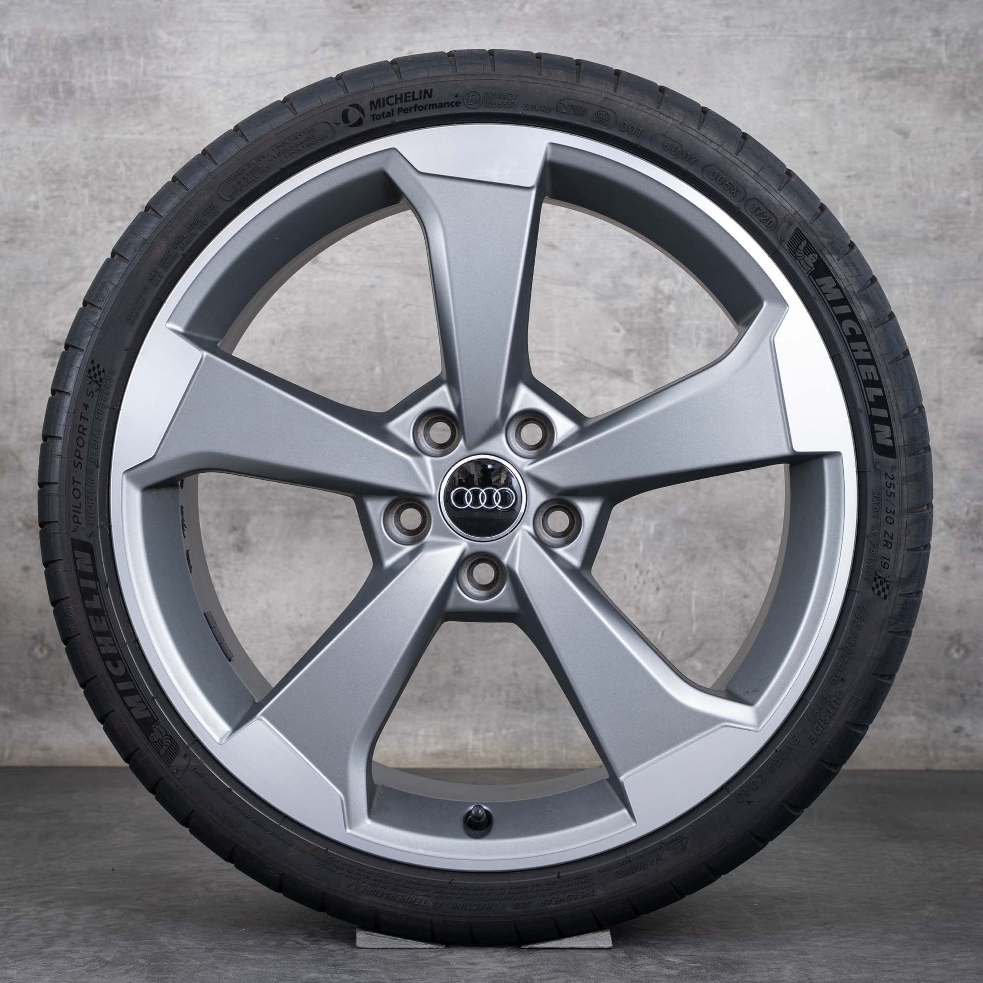 Alkuperäiset Audi RS3 vanteet 19 tuuman 8V Hatchback kesäpyörät 8V0601025CJ 8V0601025CF Rotor II titaani matta kiillotettu