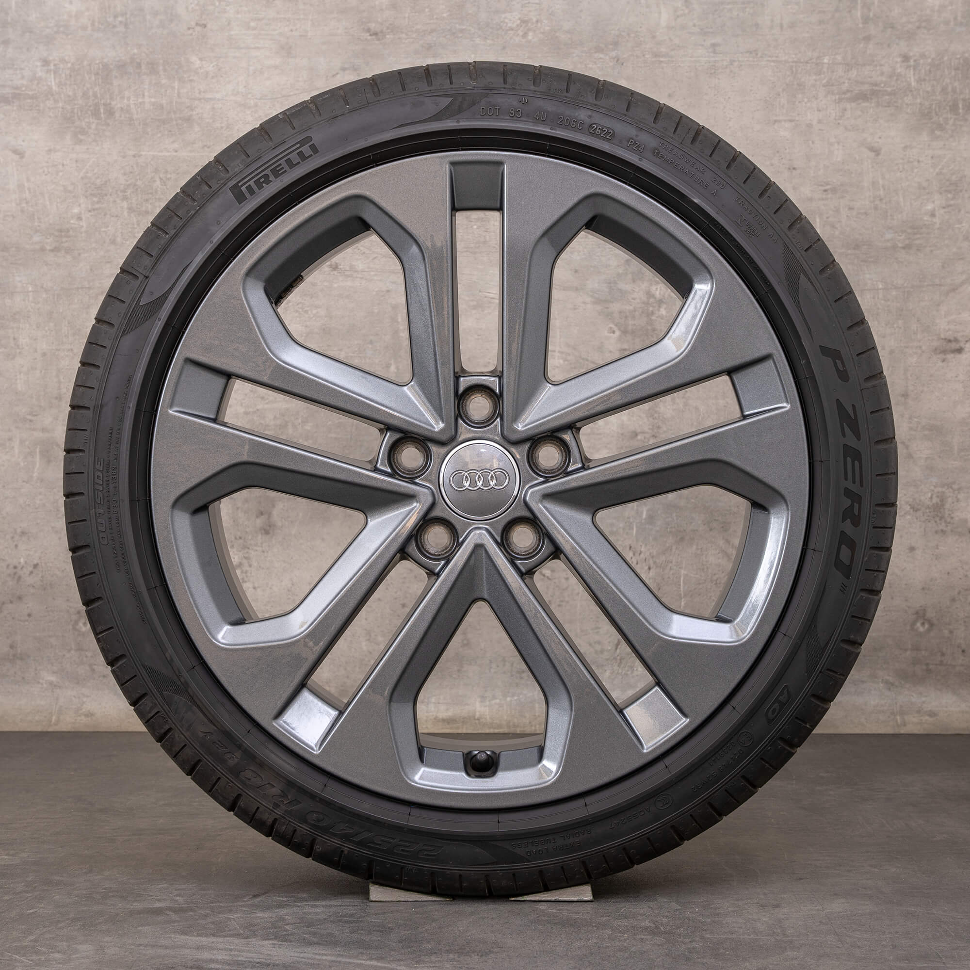 Originalní zimní pneu s disky Audi A3 S3 18palcové ráfky na auto 8Y 8Y0601025CM titanový lesk