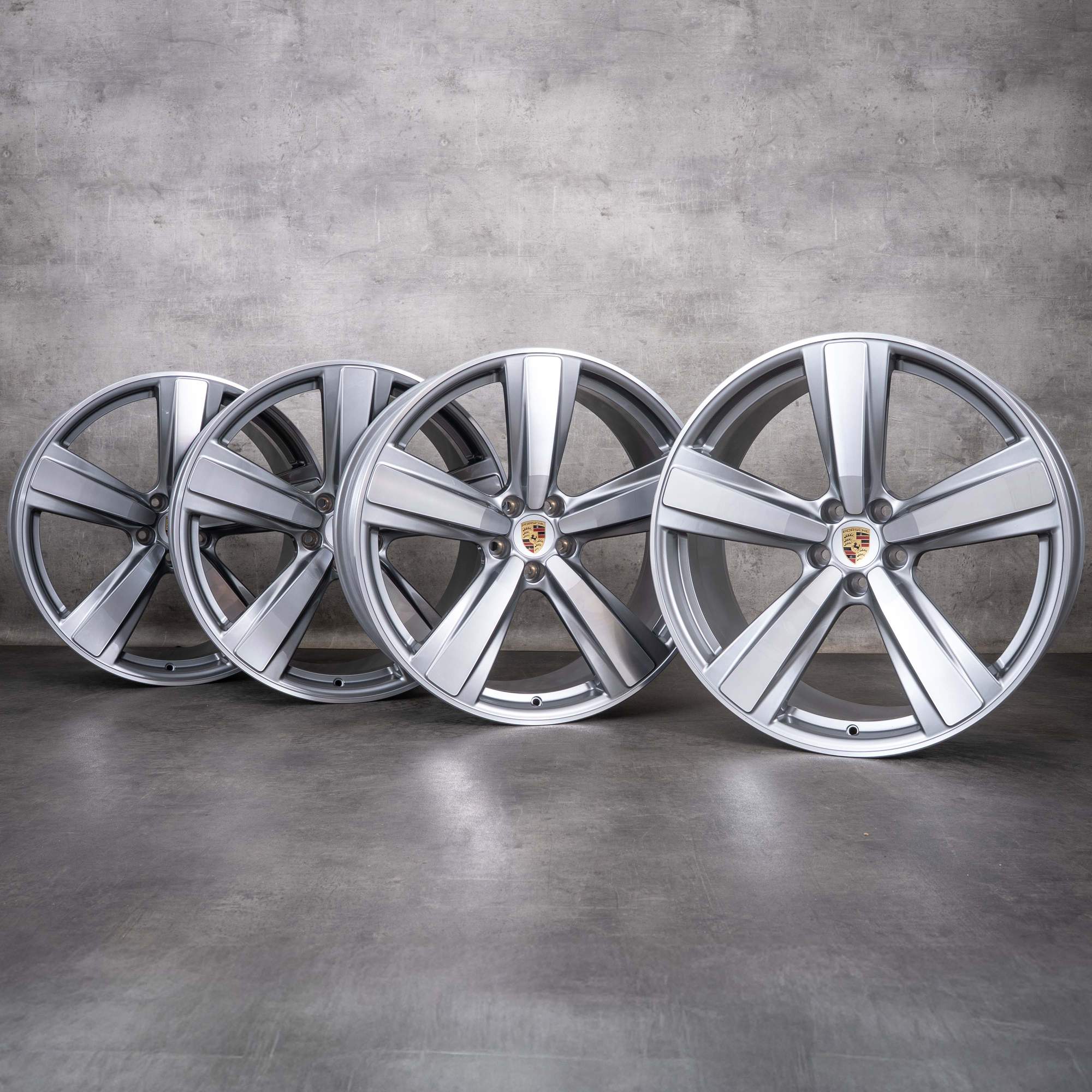 Original Porsche Macan III Felgen 21 Zoll Exclusive Design Sport  95B601025FE 95B601025FF platinsilber glanzgedreht NEU