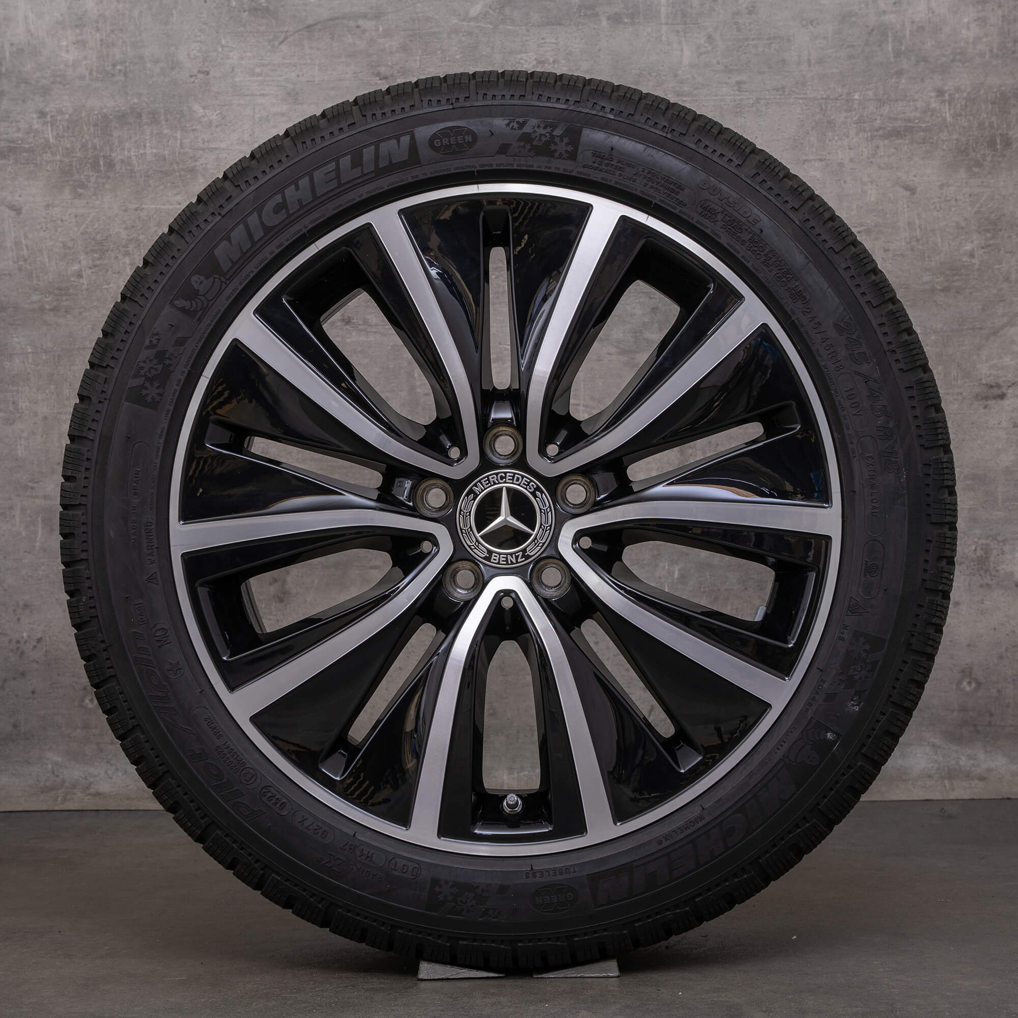 Oryginalne koła zimowe Mercedes Benz CLS 18 cali C257 felgi DOT 22 A2574010700 czarne Polerowane