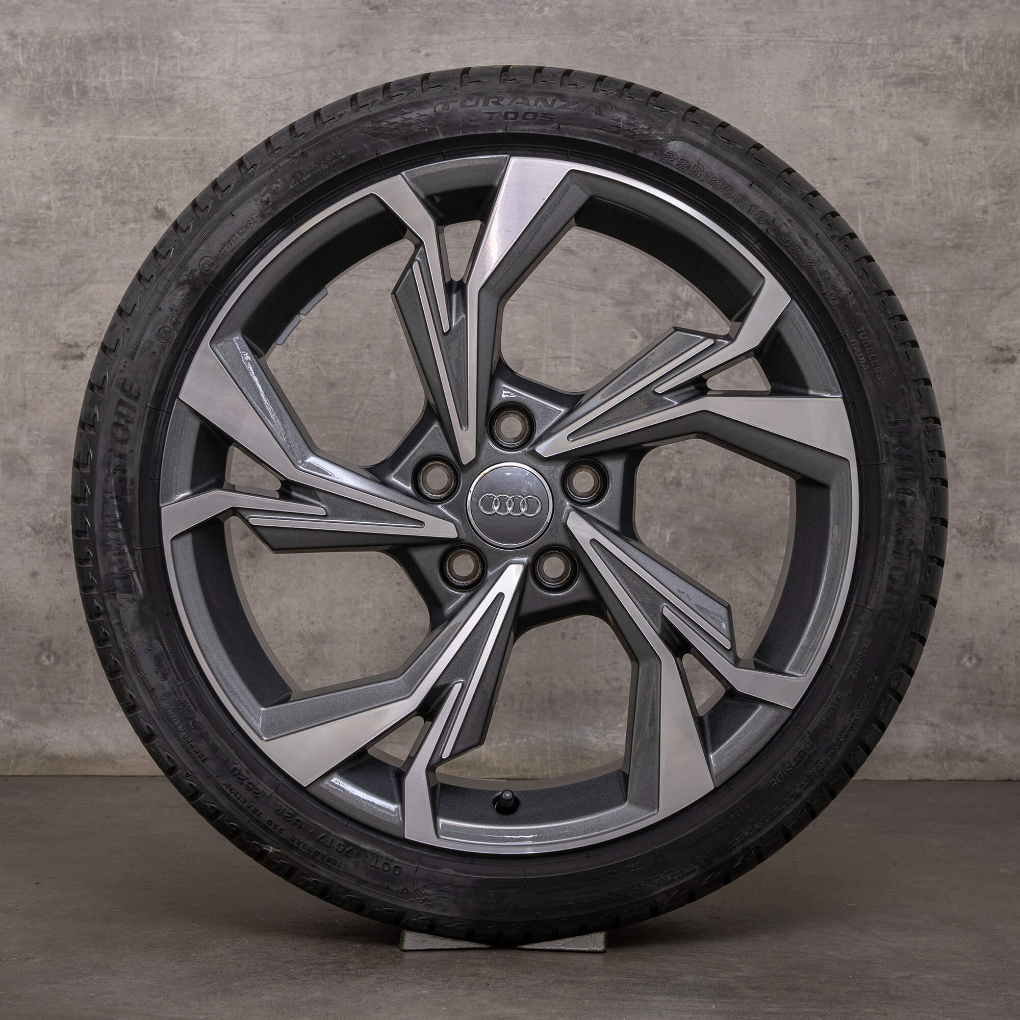 Genuine Audi A3 S3 cerchi 18 pollici 8Y ruote estive 8Y0601025H antracite lucido NUOVO