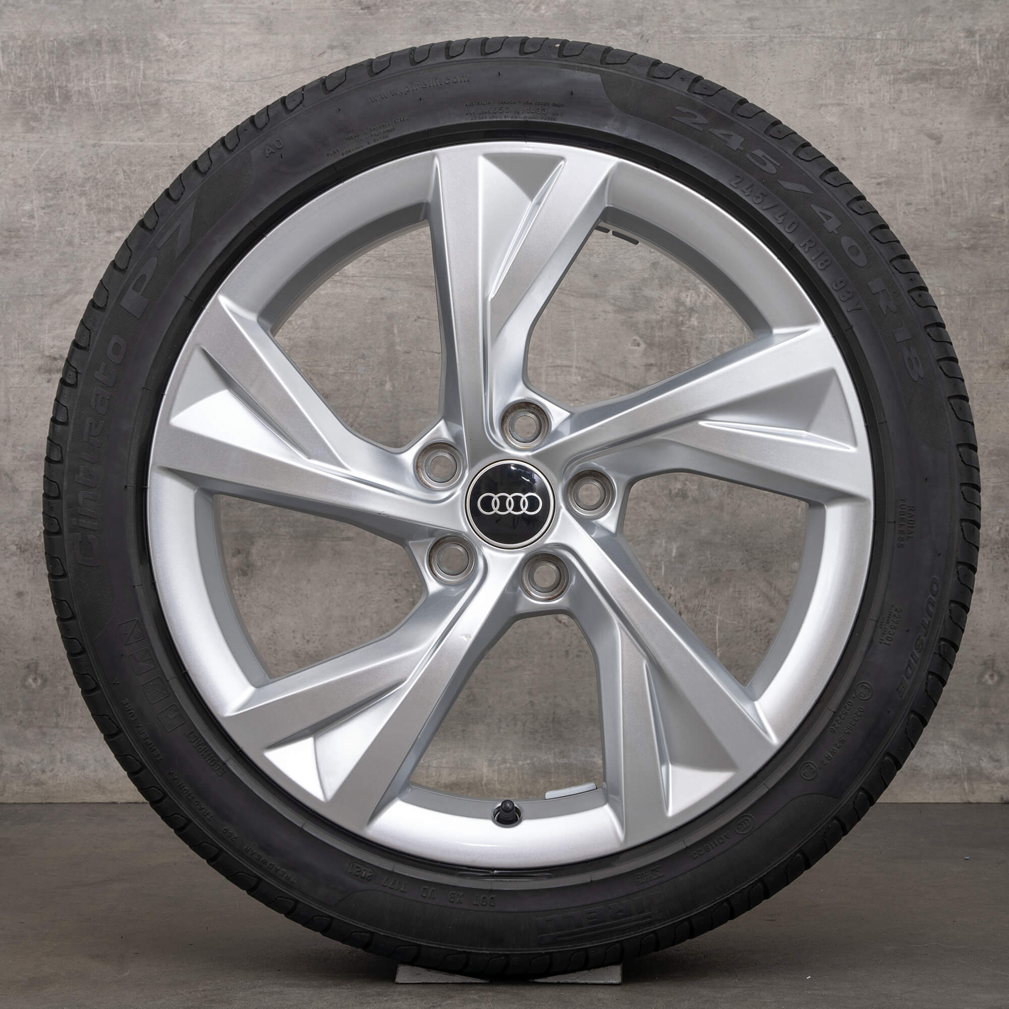 Audi A4 S4 8W B9 ruote estive cerchi da 18 pollici pneumatici estivi