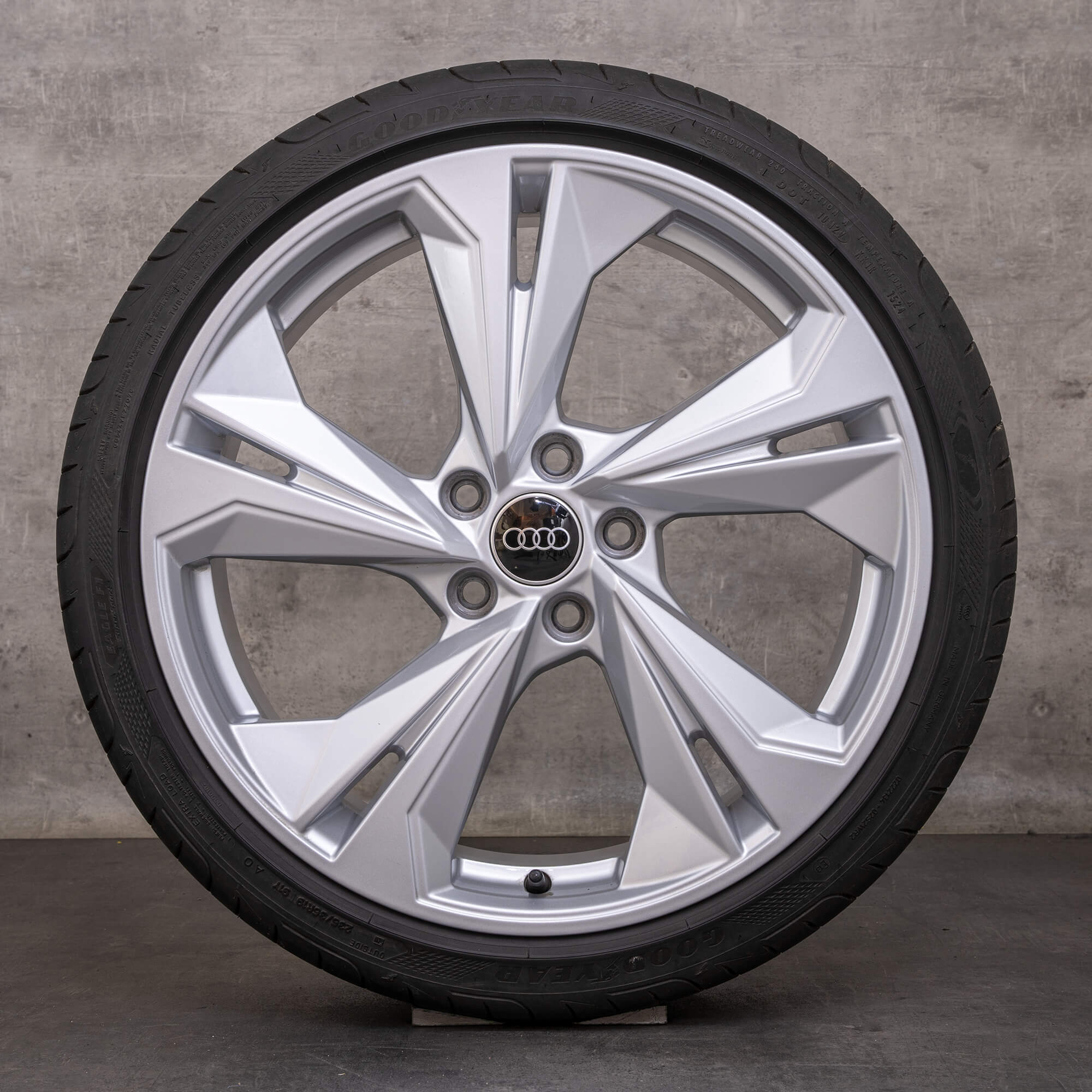 Originais Audi A3 S3 jantes e pneus inverno 19 polegadas 8Y 8Y0601025K prata brilhante
