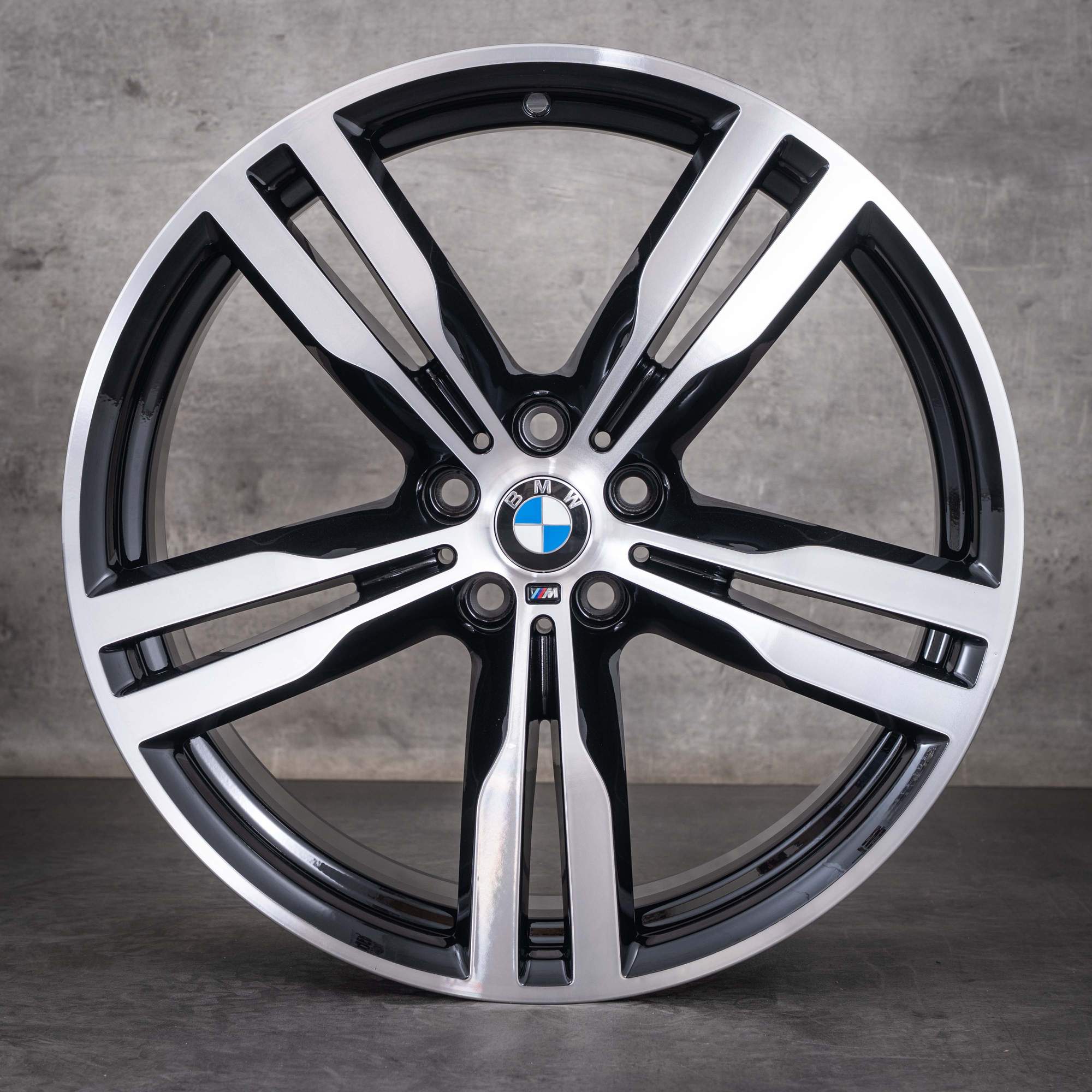 Oryginalne felgi BMW serii 6 GT i serii 7 20 cali G11 G12 G32 stylizacja 648 M 7850581 7850582 czarne z efektem diamond cut NOWE