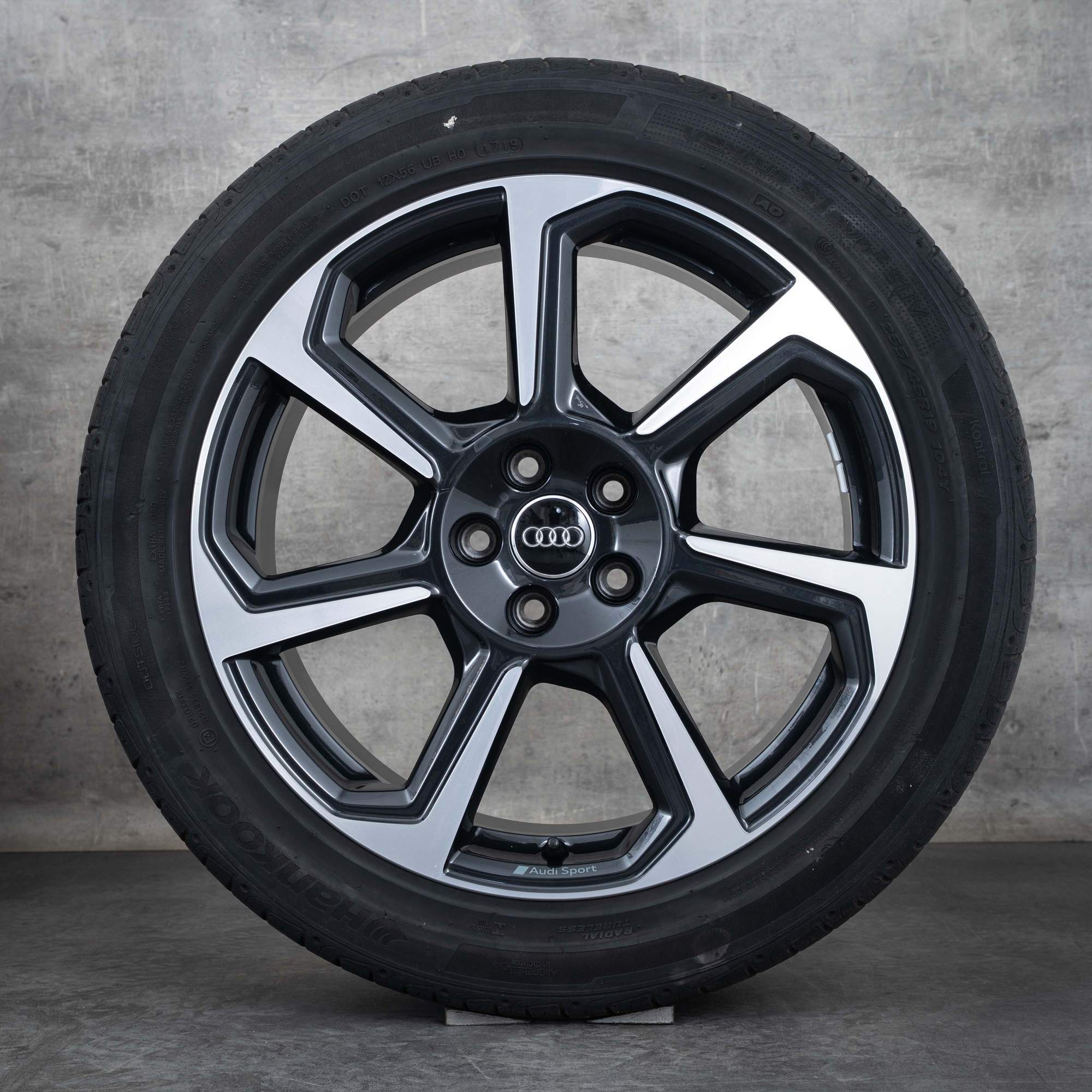 Alkuperäiset Audi Q3 vanteet 19 tuuman F3 kesäpyörät Rotor 83A601025D graniitti kiillotettu