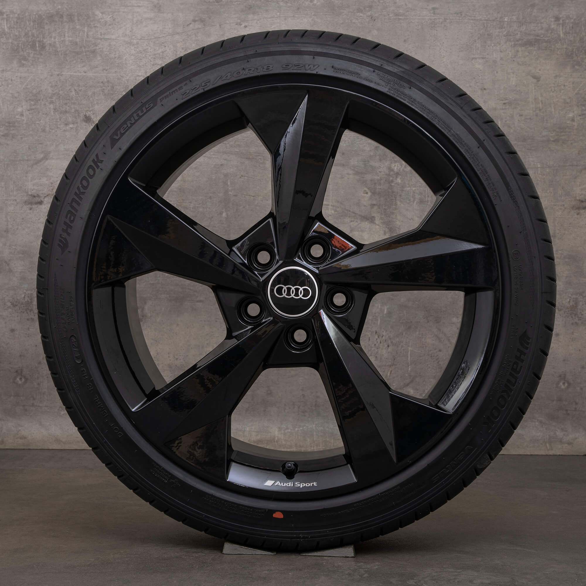 Audi A3 S3 8Y 18 Zoll Felgen Sommerreifen Sommerräder Alufelgen 8Y0601025J