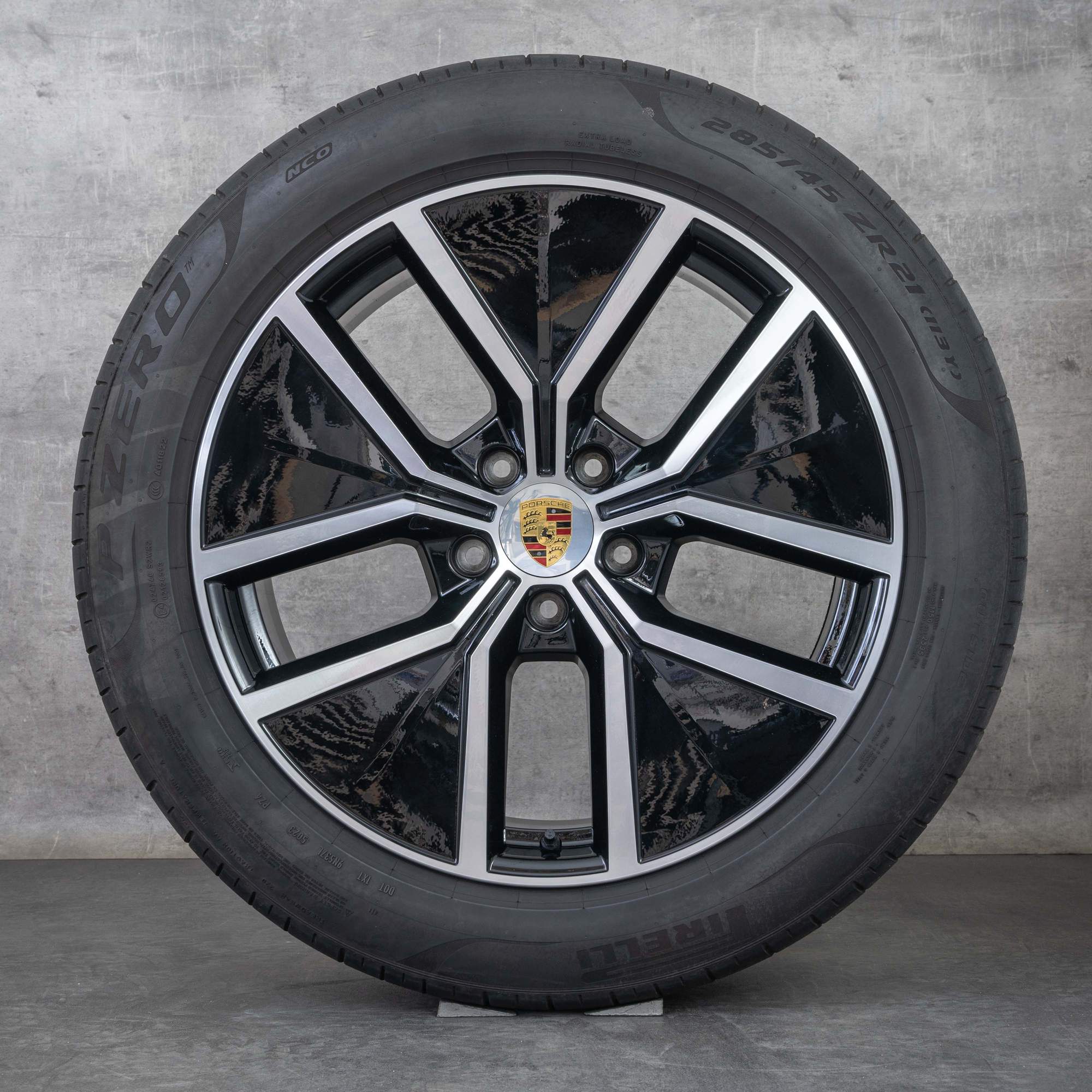 Oryginalne koła zimowe Porsche Cayenne 9YA 21 cali Turbo GTS Hybryda Felgi 9Y0601025EC 9Y0601025CG czarne Polerowane