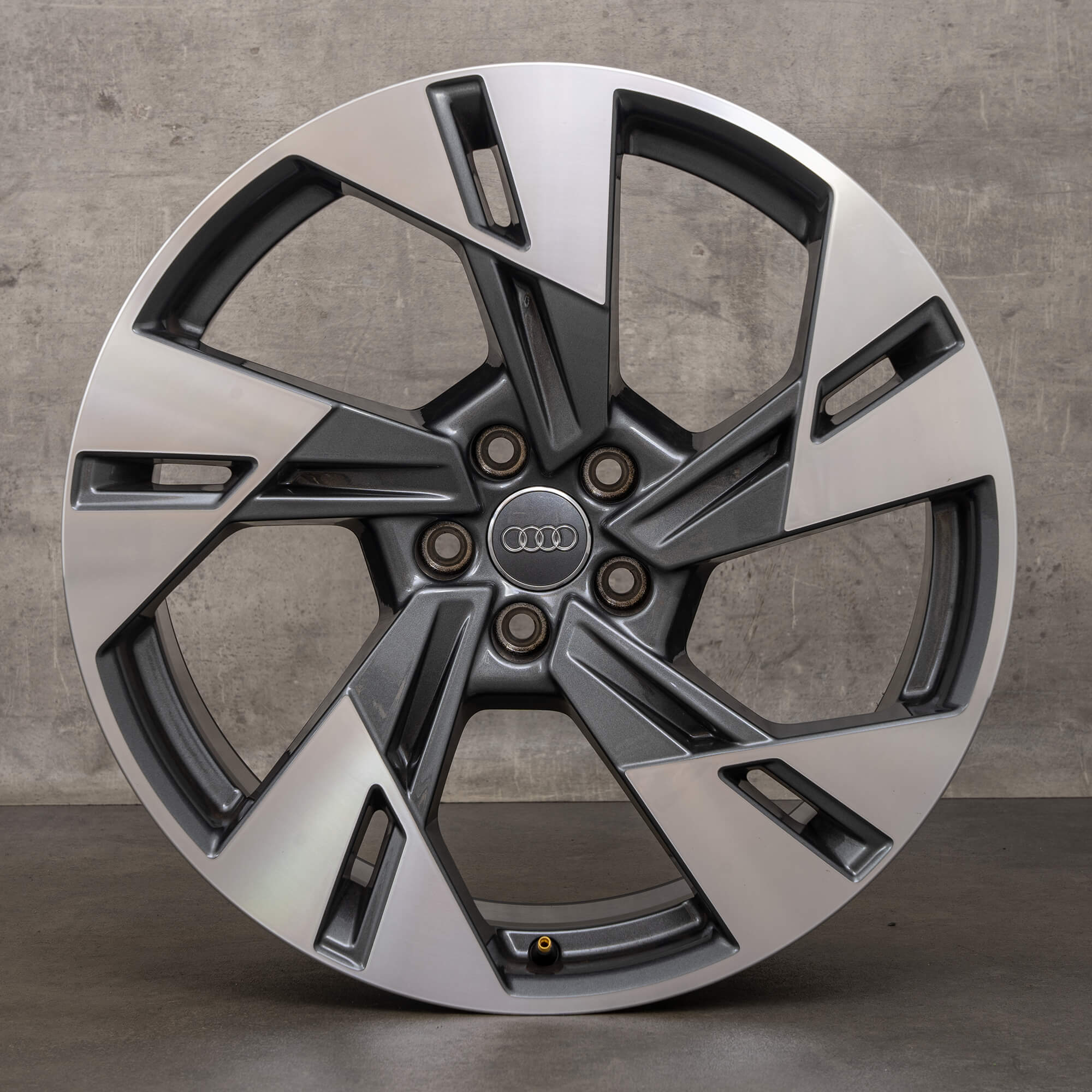 Jante Audi 20 inch Jante din aluminiu Q8 e-tron GE 4KE601025T Design dinamic cu