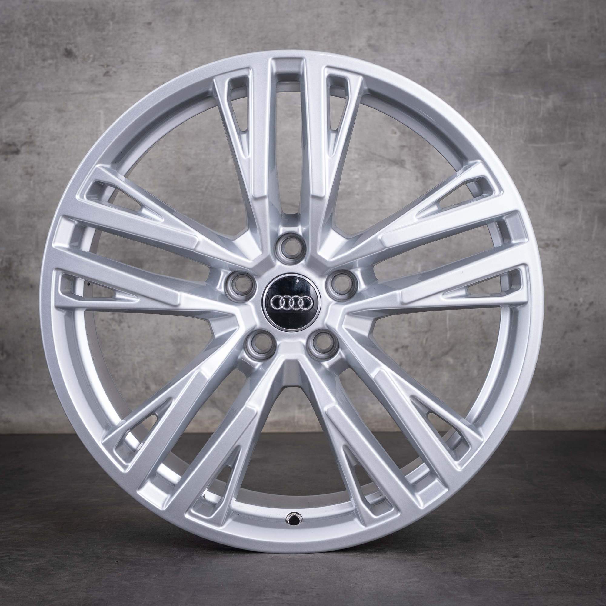 Original Audi A5 S5 Felgen 19 Zoll B10 8B3601025AS silber glanz - Felge 1 von 4