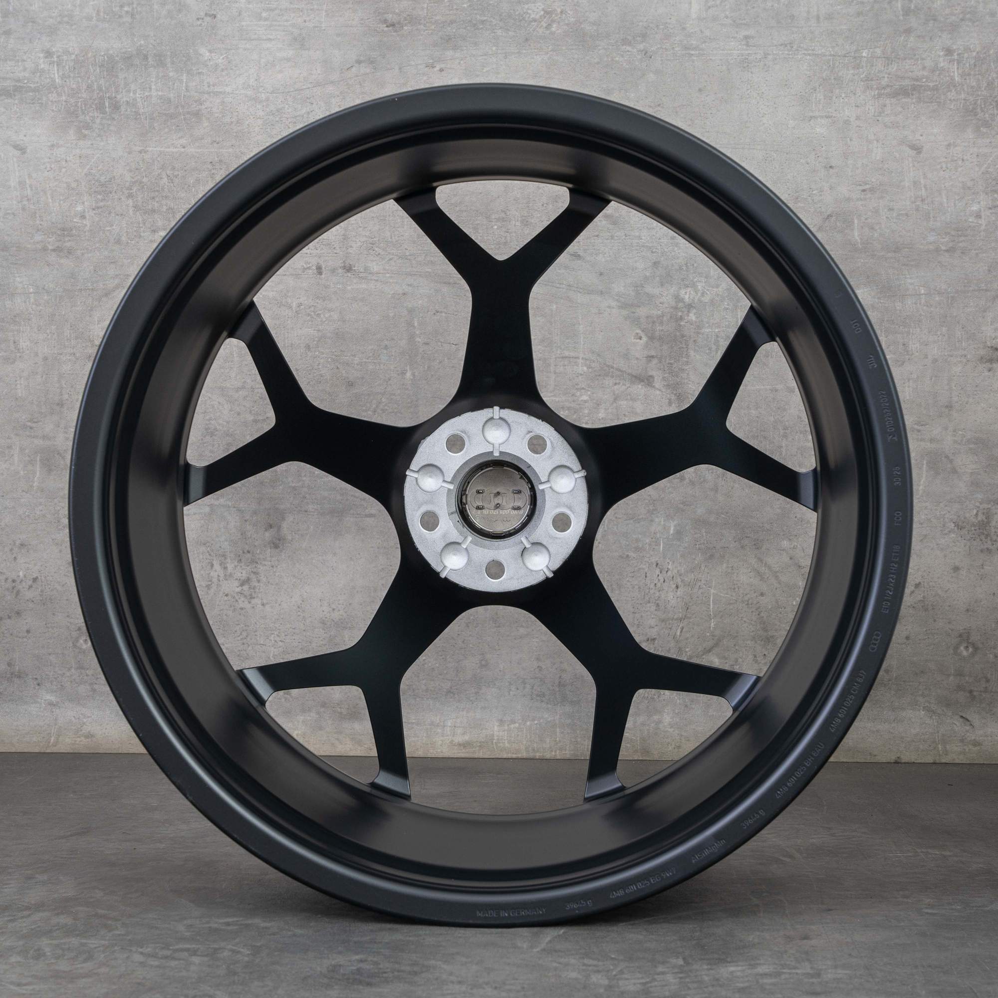 Oryginał Audi RS Q8 felga 23 cale 4M8 Performance 4M8601025CM czarny mat NOWY