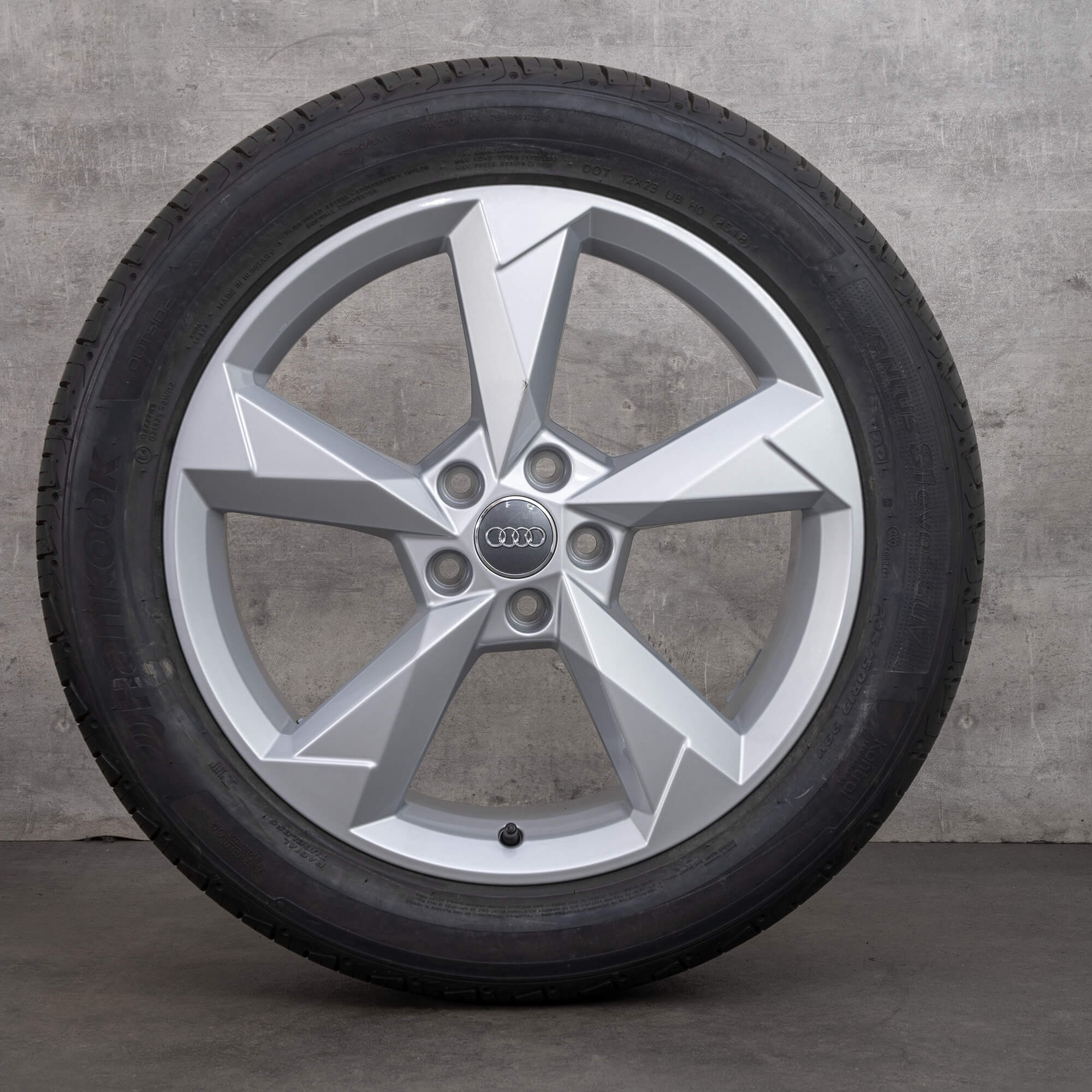Alkuperäiset Audi Q3 -vanteet 19 tuuman F3-kesäpyörät 83A601025N Dynamic Design musta kiiltäväpintainen