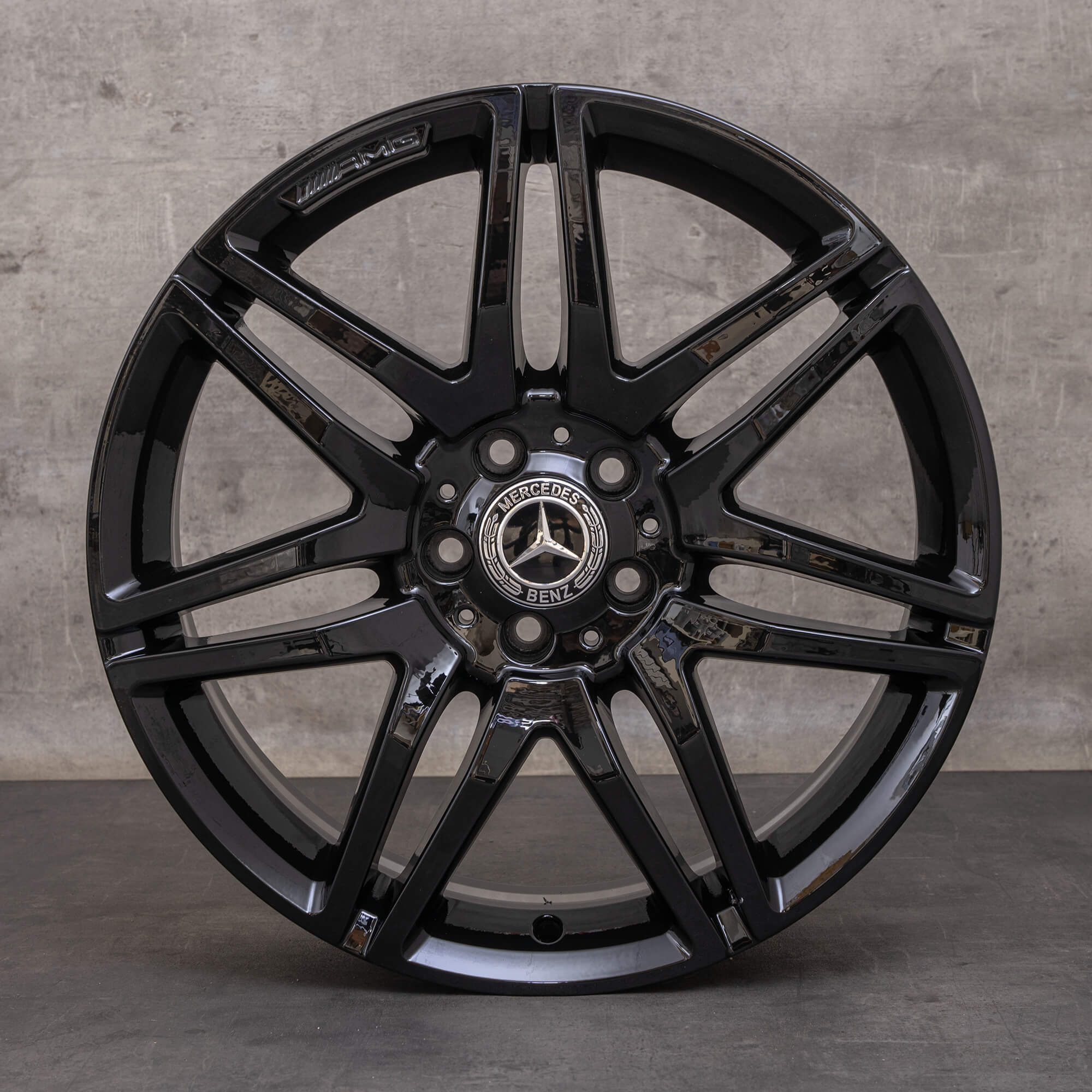 Originální disky Mercedes Benz třídy E AMG 19 palců C207 A207 A2124014702 černé lesklé