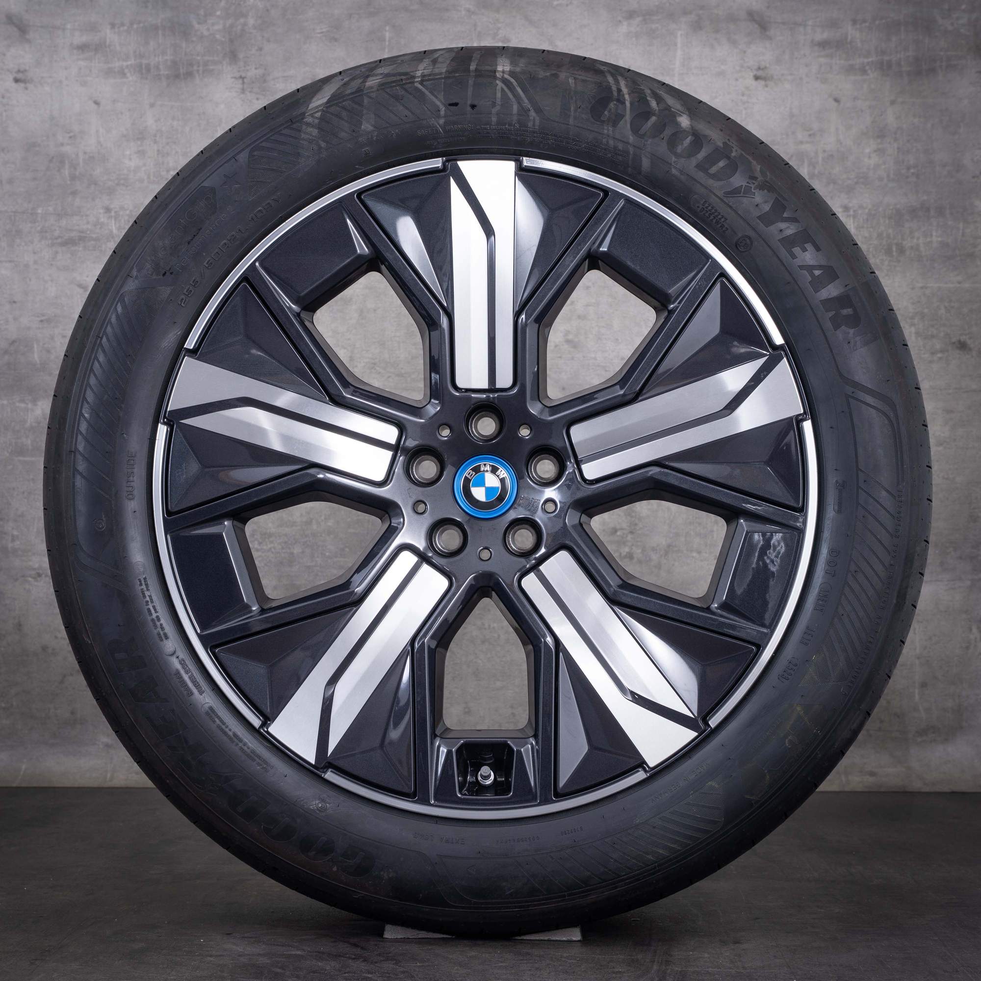 Alkuperäiset BMW iX -talvirenkaat 21 tuumaa i20-vanteet malli 1012 Aerodynamik 5A41F90 diamond cut midnight grey