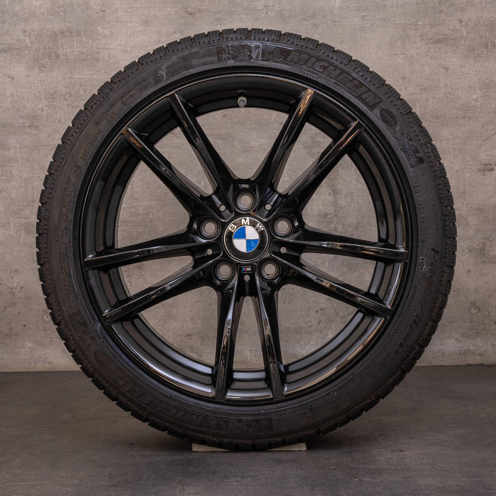 Originais BMW M3 M4 jantes e pneus inverno 18 polegadas F80 F82 F83 estilo 640 M 2284905 2284906 preto brilhante