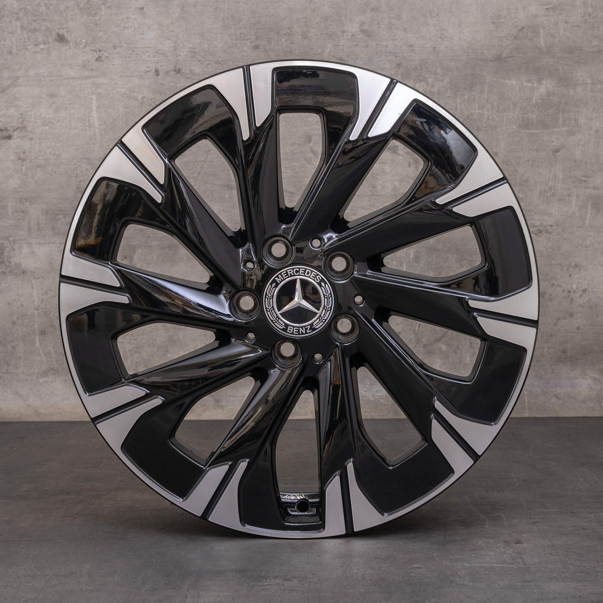 Oryginalne Felgi Mercedes Benz EQV 18 cali Vito W447 A4484011500 czarne polerowane NOWOŚĆ