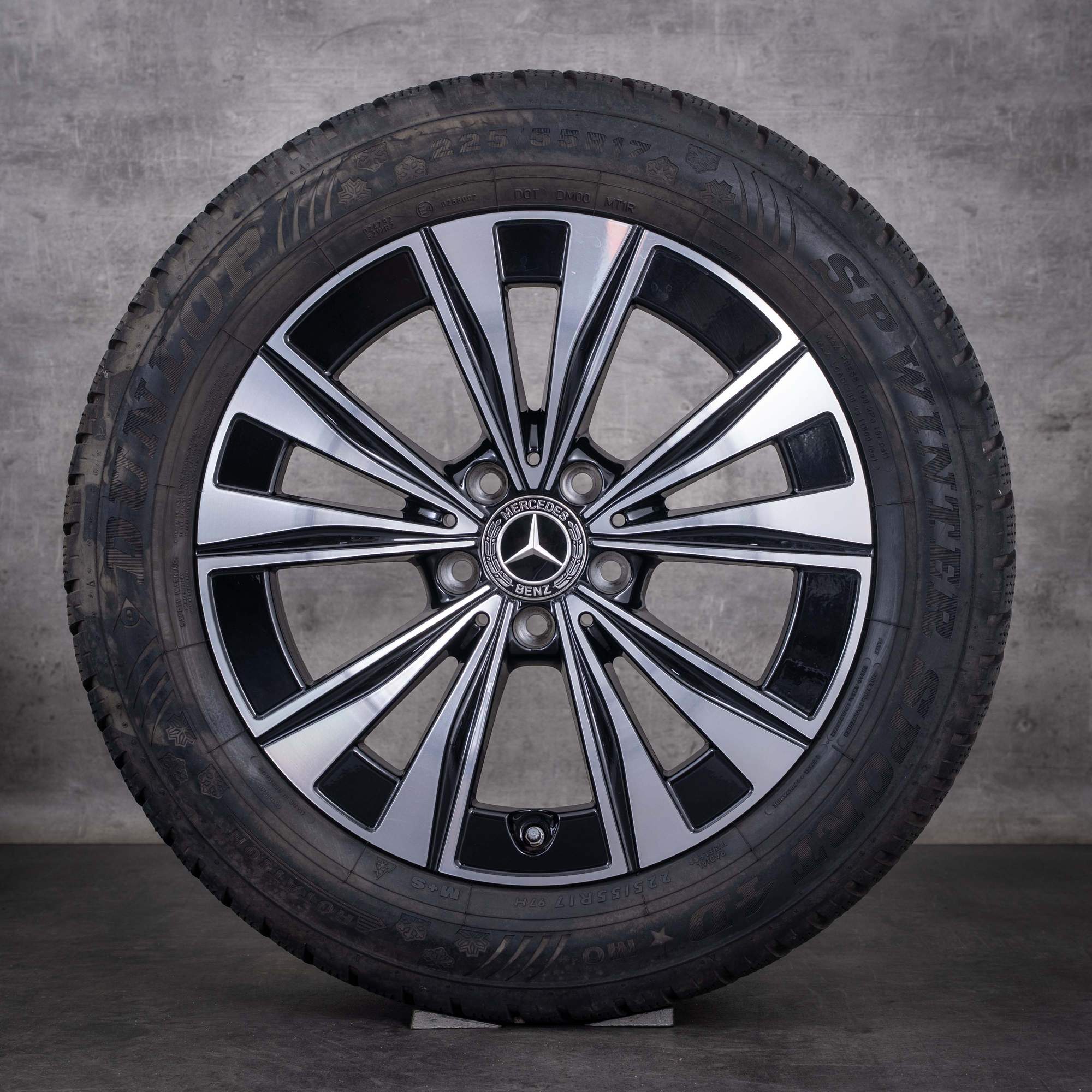 Oryginalne koła zimowe do Mercedesa Benz Klasy C 17 cali felgi All-Terrain X206 nr kat. A2064013900 czarne z efektem diamond cut