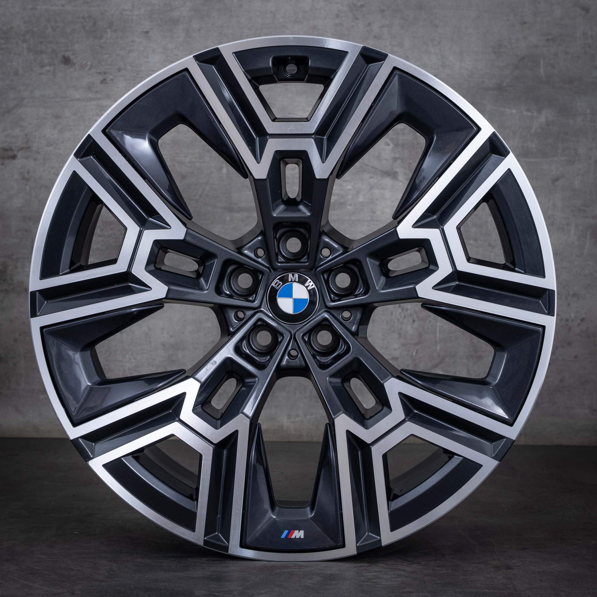 Oryginalne felgi BMW serii 5 i5 20 cali G60 G61 styling 939 M 5A324E8 5A324E9 orbit grey polerowane
