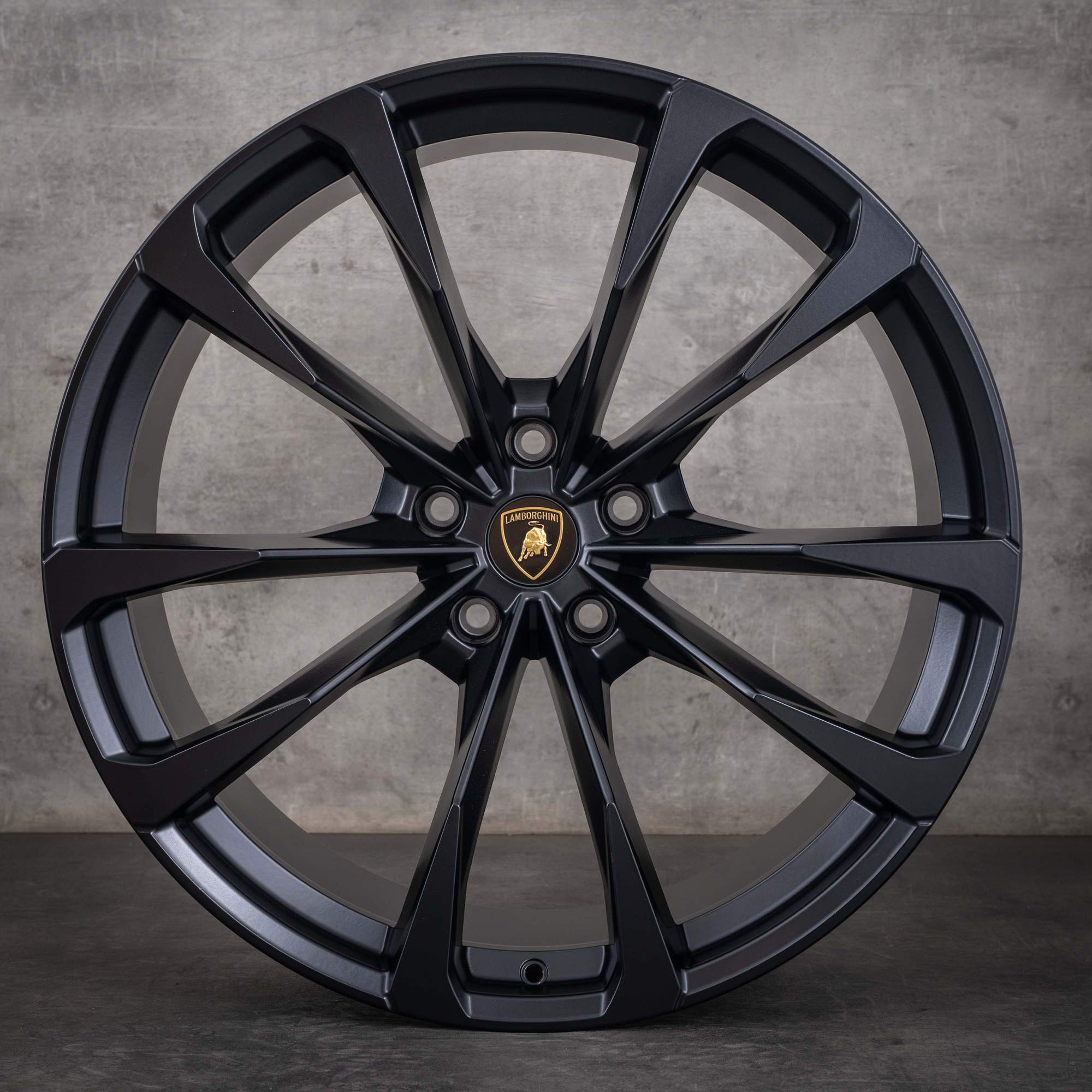 Alkuperäiset Lamborghini Urus -talvirenkaat 23 tuuman vanteet 4ML601025AQ 4ML601025AR mattamusta