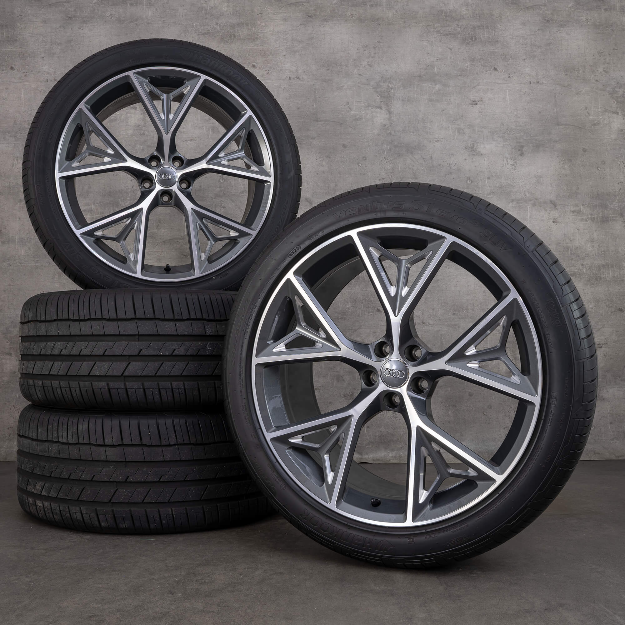 Oryginalne felgi Audi Q8 SQ8 22 cale 4M8 – opony letnie 4M8601025AB kolor antracytowy w wersji diamond cut