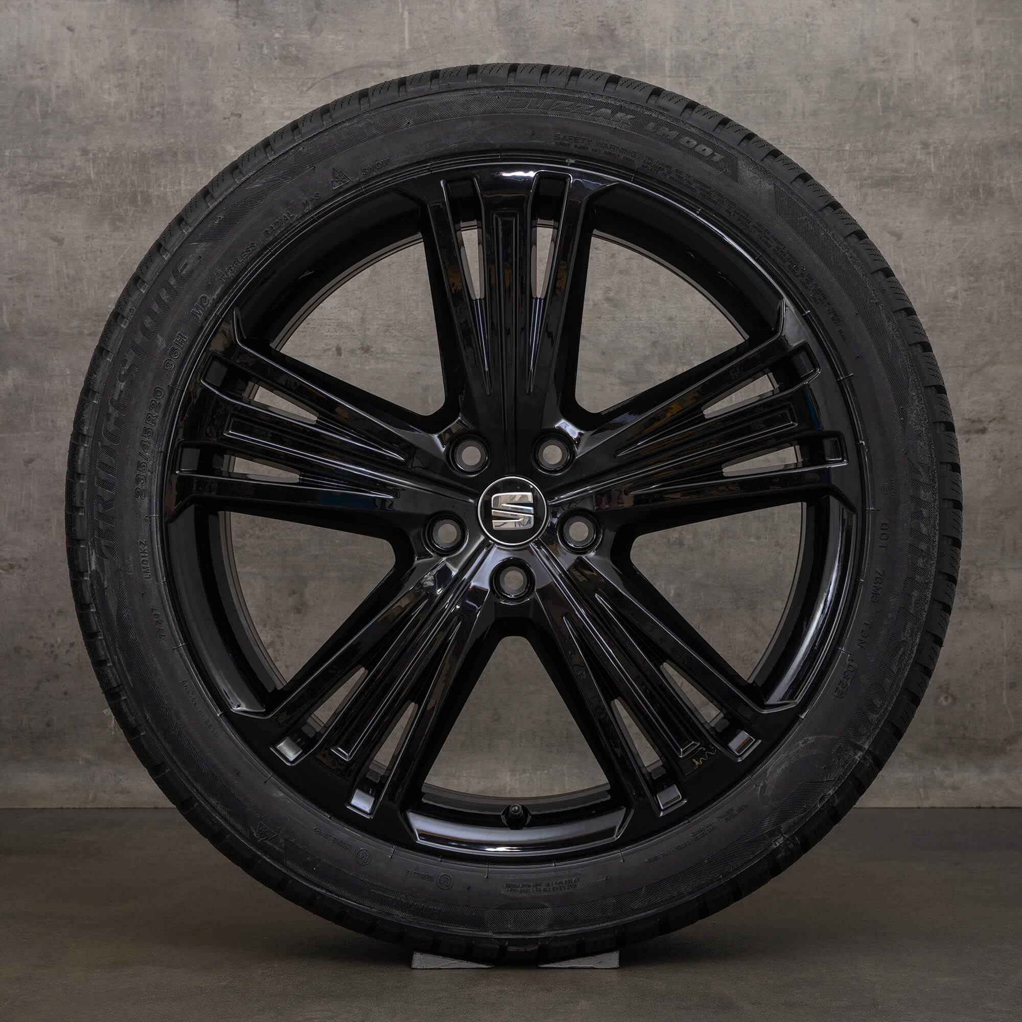 Oryginalne opony zimowe Seat Tarraco 20 cali Felgi Surpreme 5FJ601025B czarne