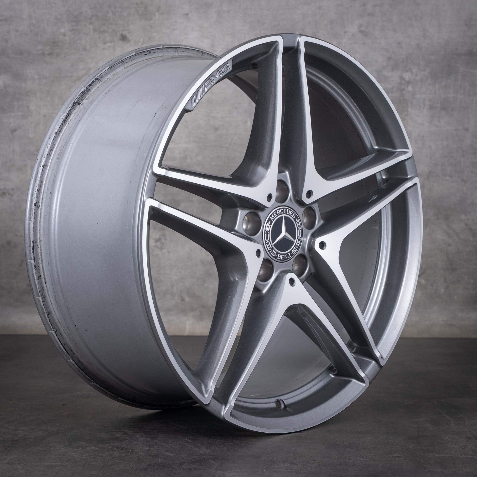 Cerchio originale Mercedes-Benz Classe C C 63 AMG da 19 pollici W205 S205 A2054013600 colore Himalaya Grey finitura diamantata