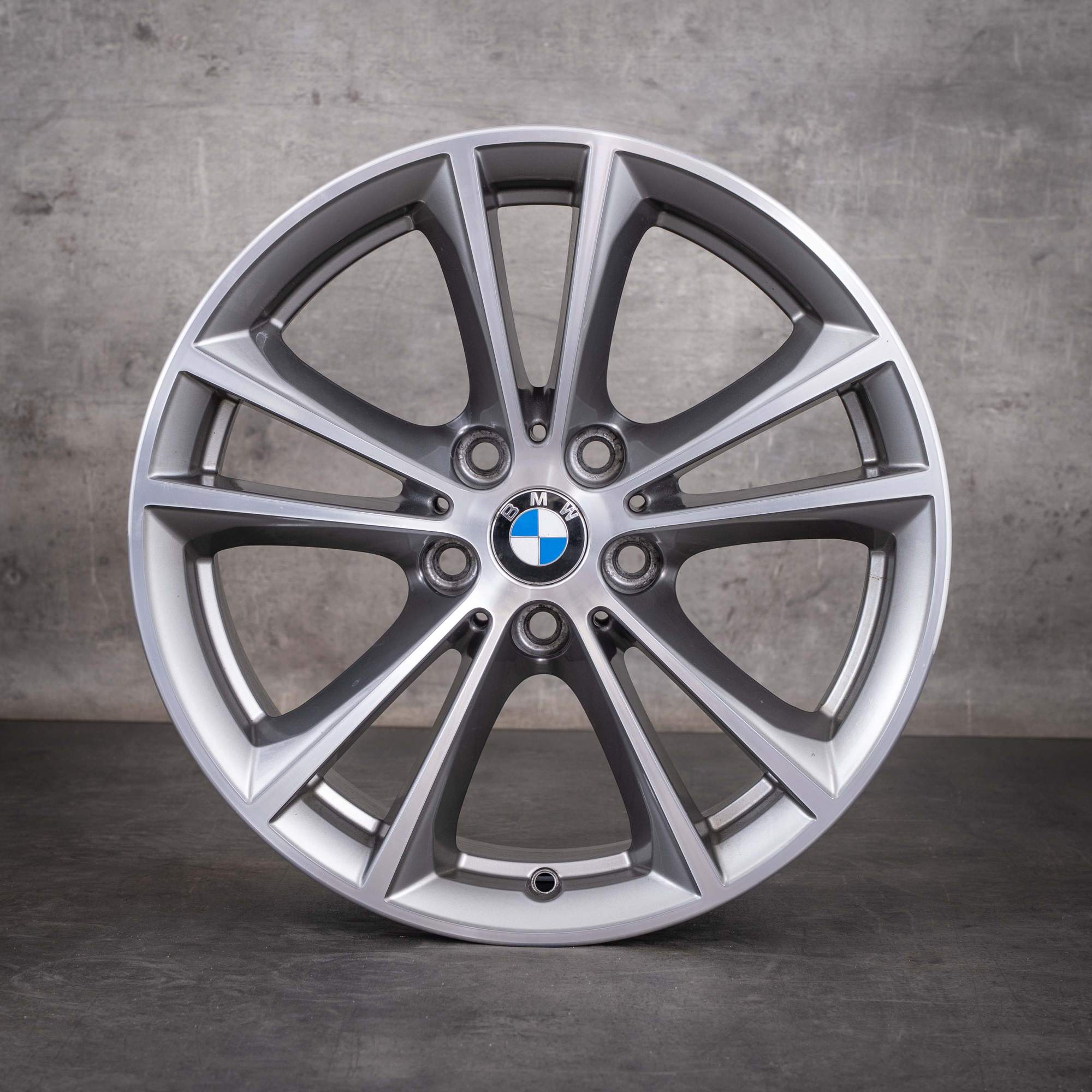 Alkuperäiset BMW 5-sarjan 17 tuuman vanteet G30 G31 malli 631 tuotenumero 6863417 ferric grey diamond cut