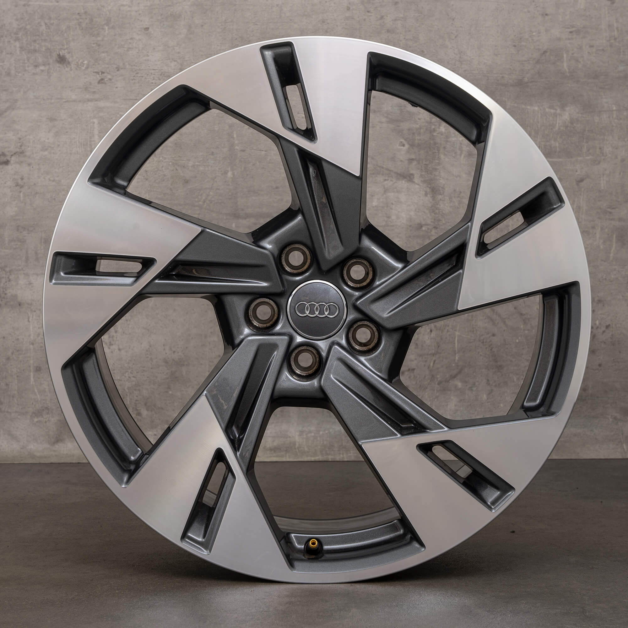 Jante Audi 20 inch Jante din aluminiu Q8 e-tron GE 4KE601025T Design dinamic cu