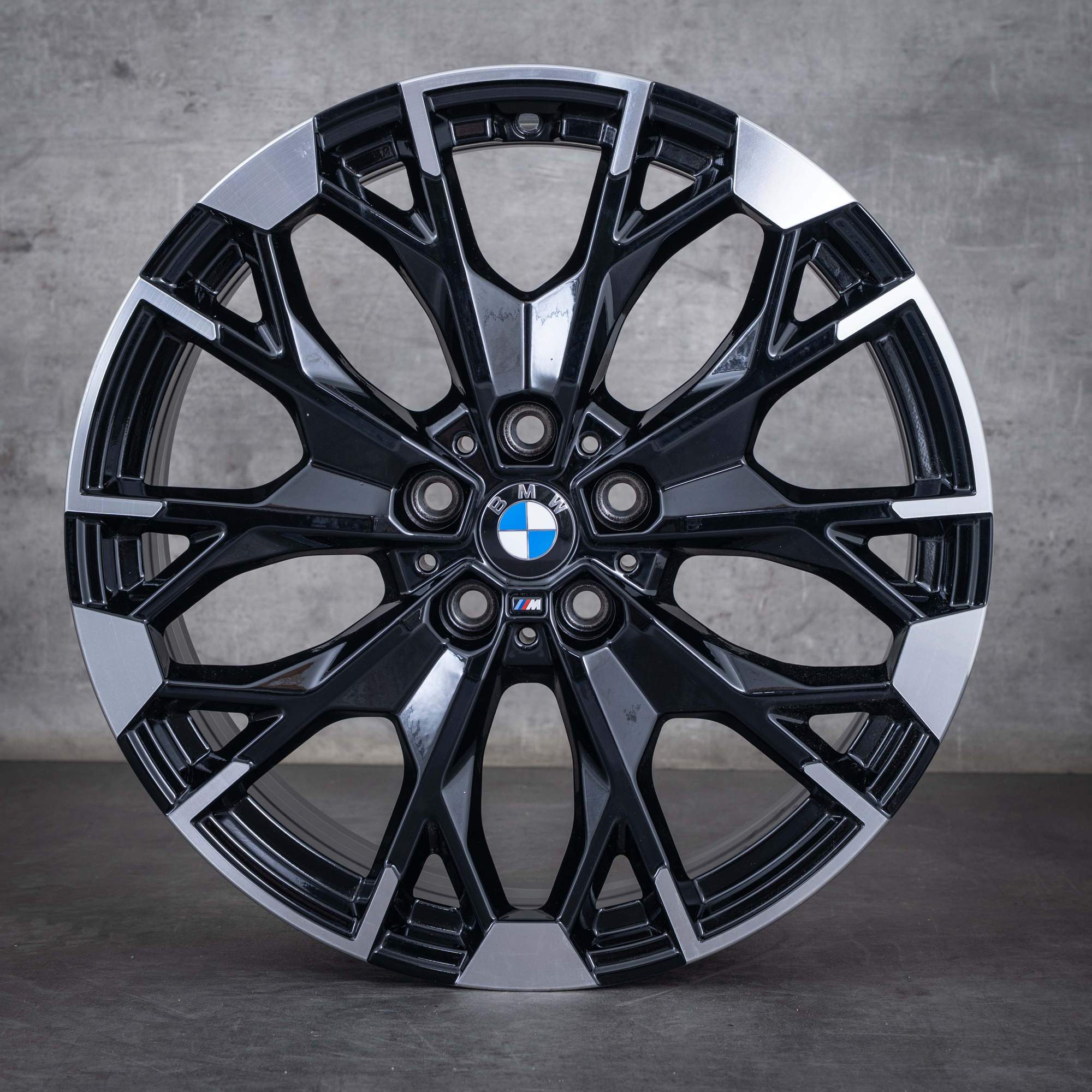 Oryginalał BMW Seria 1 2 felgi 19 cali F70 F74 Gran Coupe Styling 977 5A45268 czarne polerowane toczone