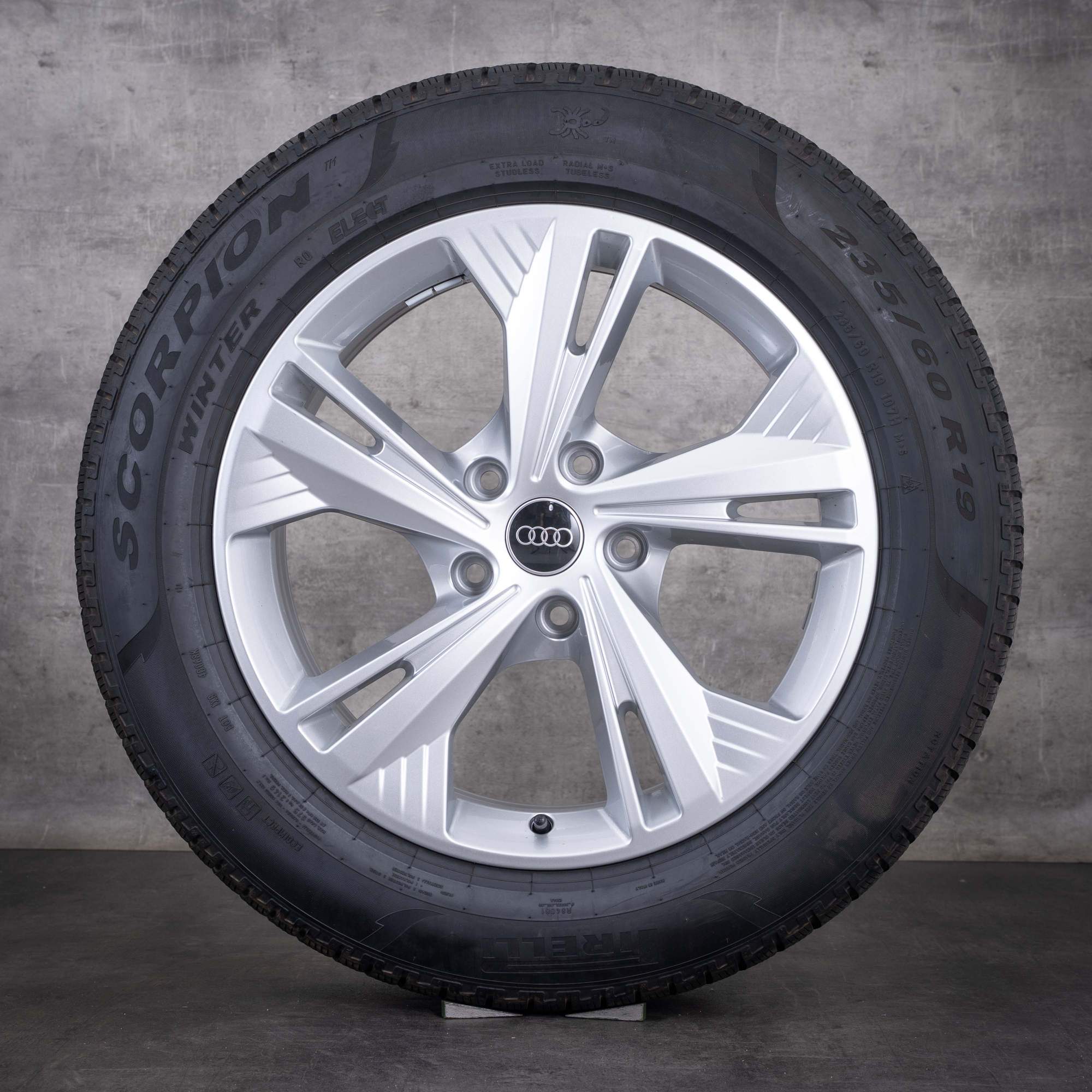 Alkuperäiset Audi Q6 e-tron -talvirenkaat 19 tuuman GF-vanteet 85H601025BK 85H601025BL Flag hopea