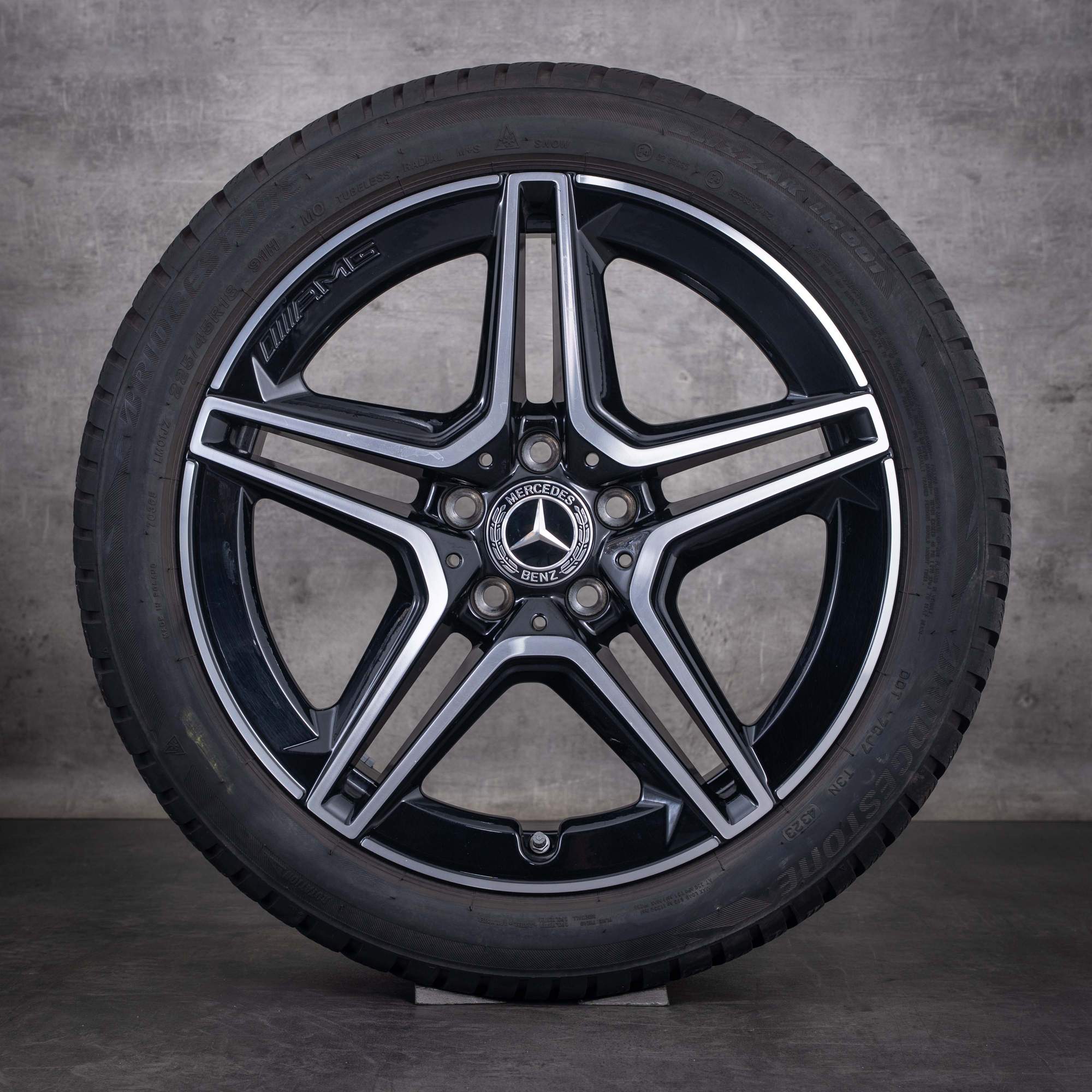 Oryginalne koła zimowe Mercedes-Benz klasy A B Klasse CLA AMG 18 cali W177 V177 W247 X118 C118 model A1774011500 czarne z efektem diamond cut