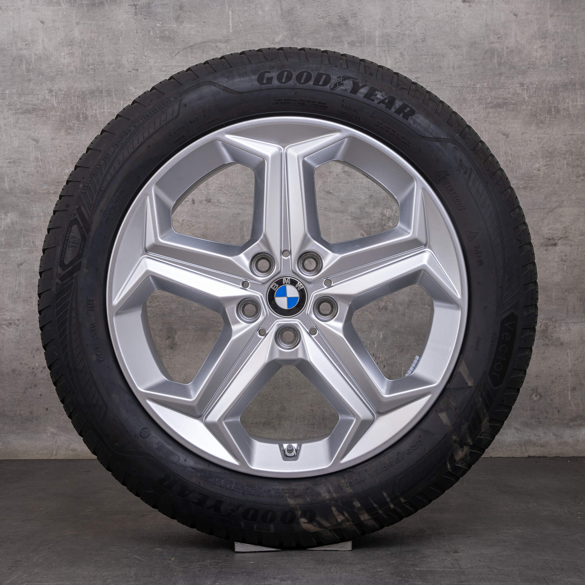 Oryginalne felgi BMW X1 iX1 X2 iX2 18 cali U10 U11 Styling 865 opony całoroczne 6898039 srebrny połysk
